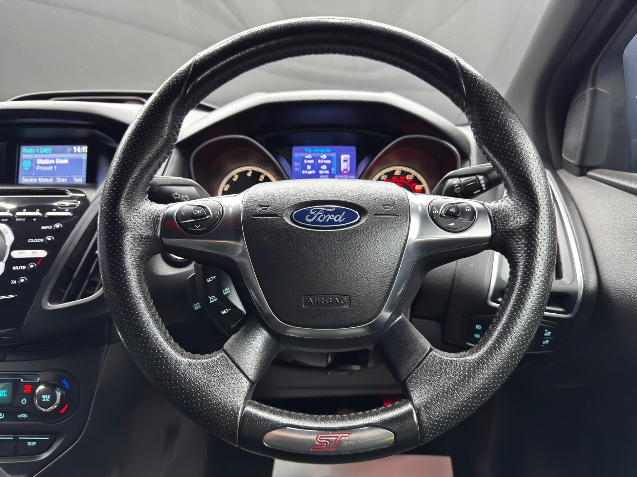 Ford Focus view 19