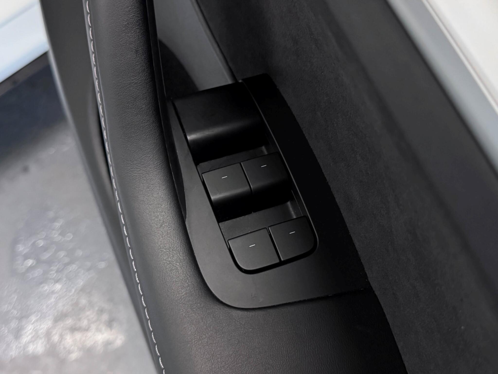 Tesla Model Y view 27