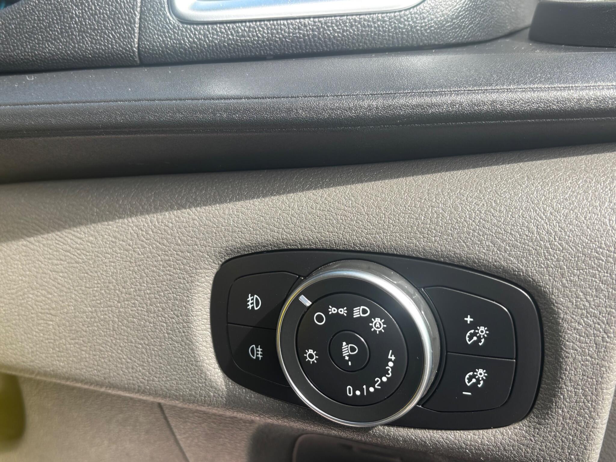 Ford Transit Custom view 19