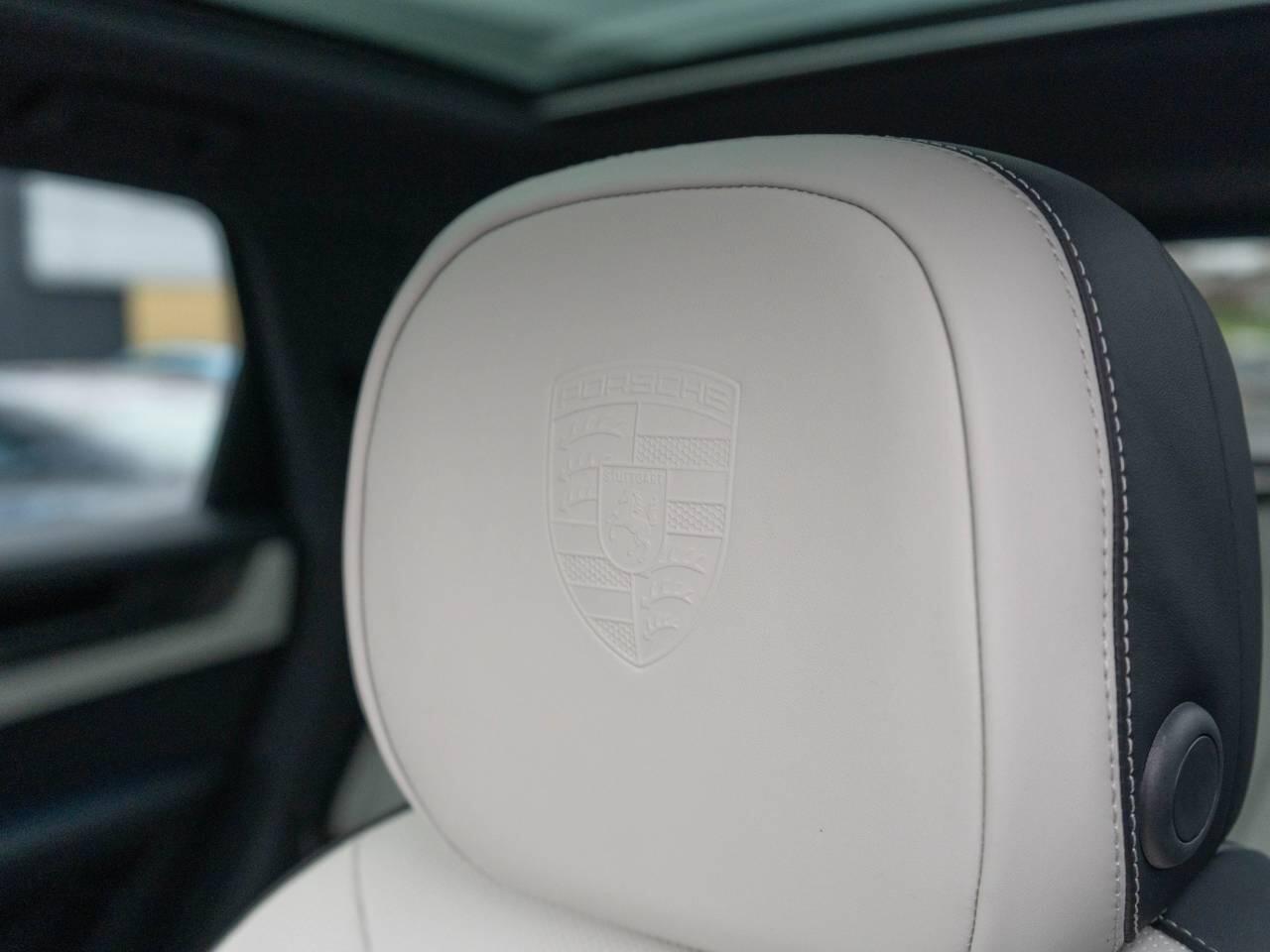 Porsche Cayenne view 35