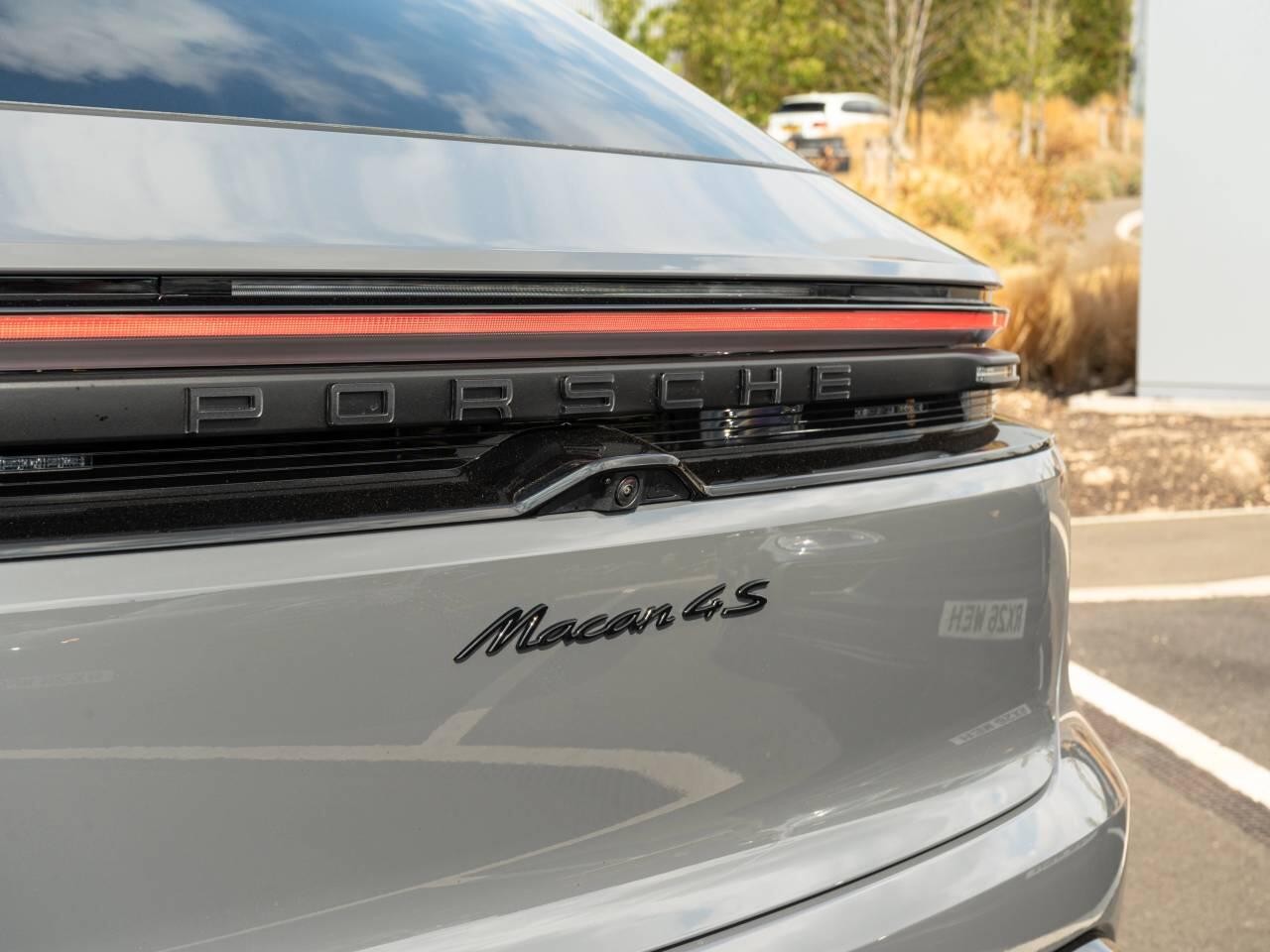 Porsche Macan view 8