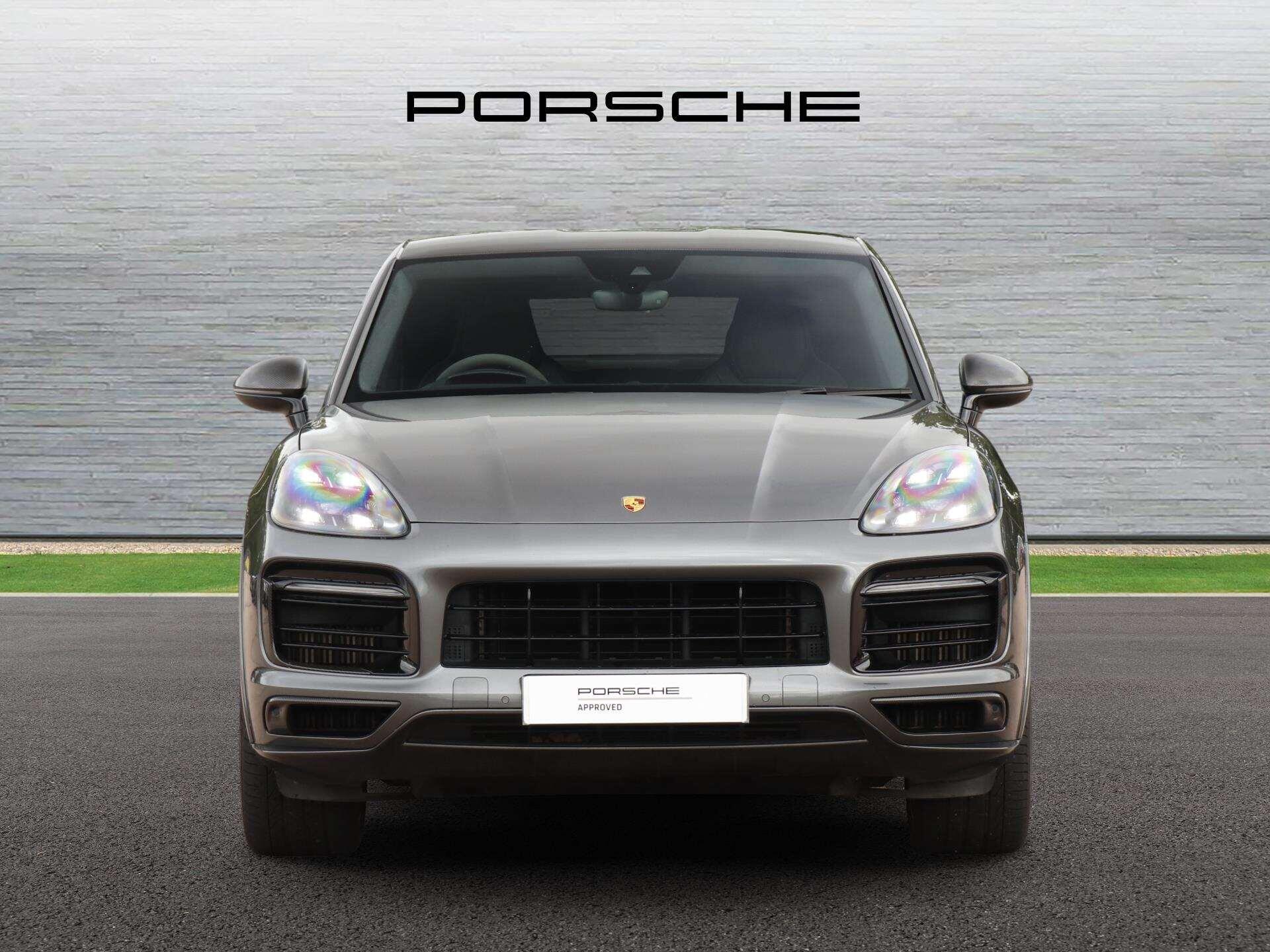 Porsche Cayenne view 8
