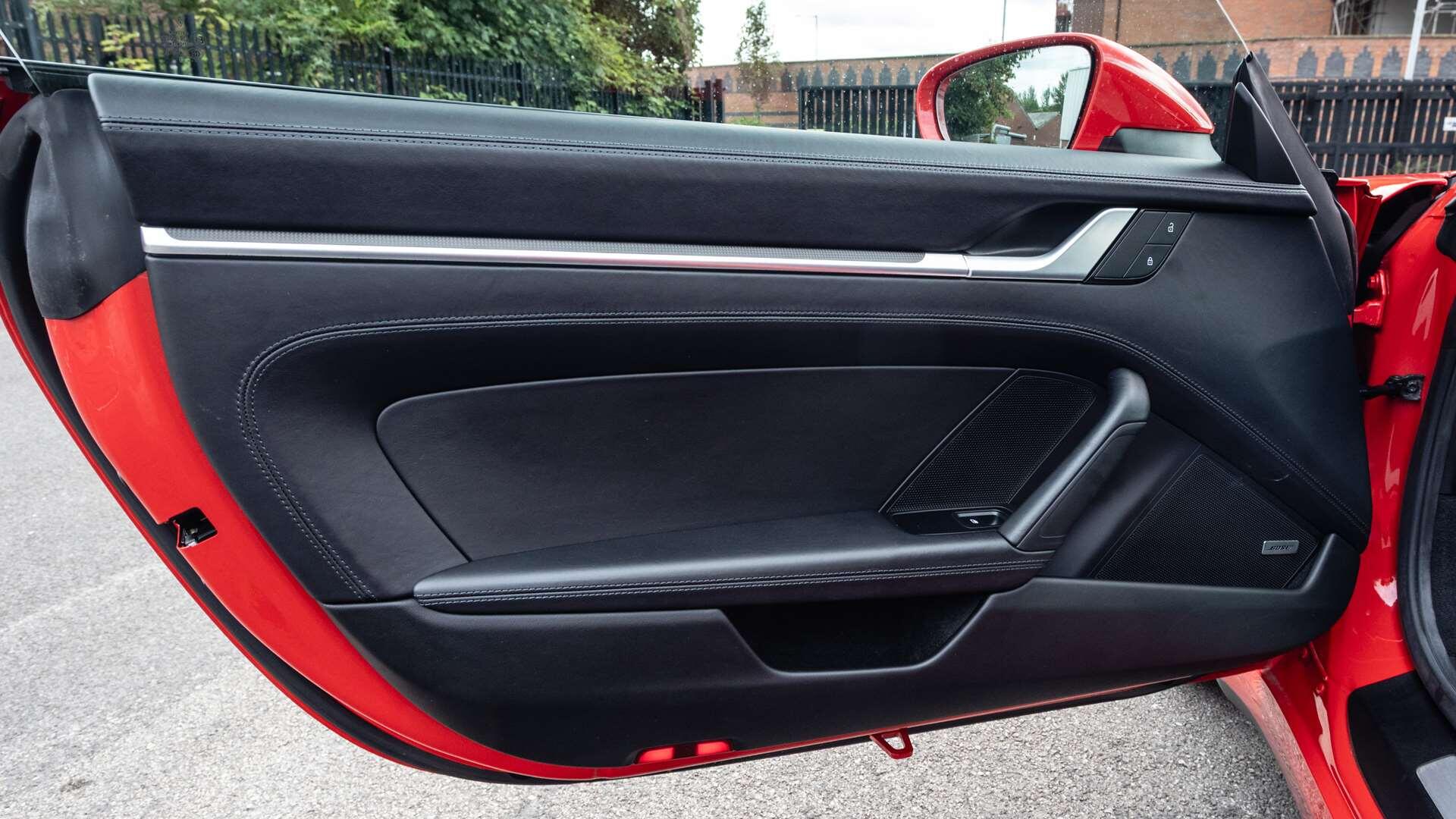 Porsche 911 view 39