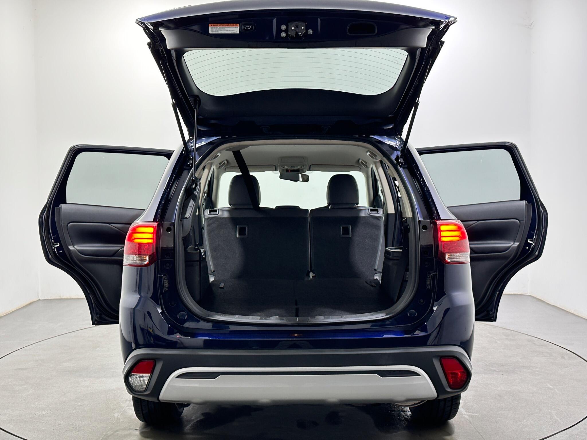 Mitsubishi Outlander view 45