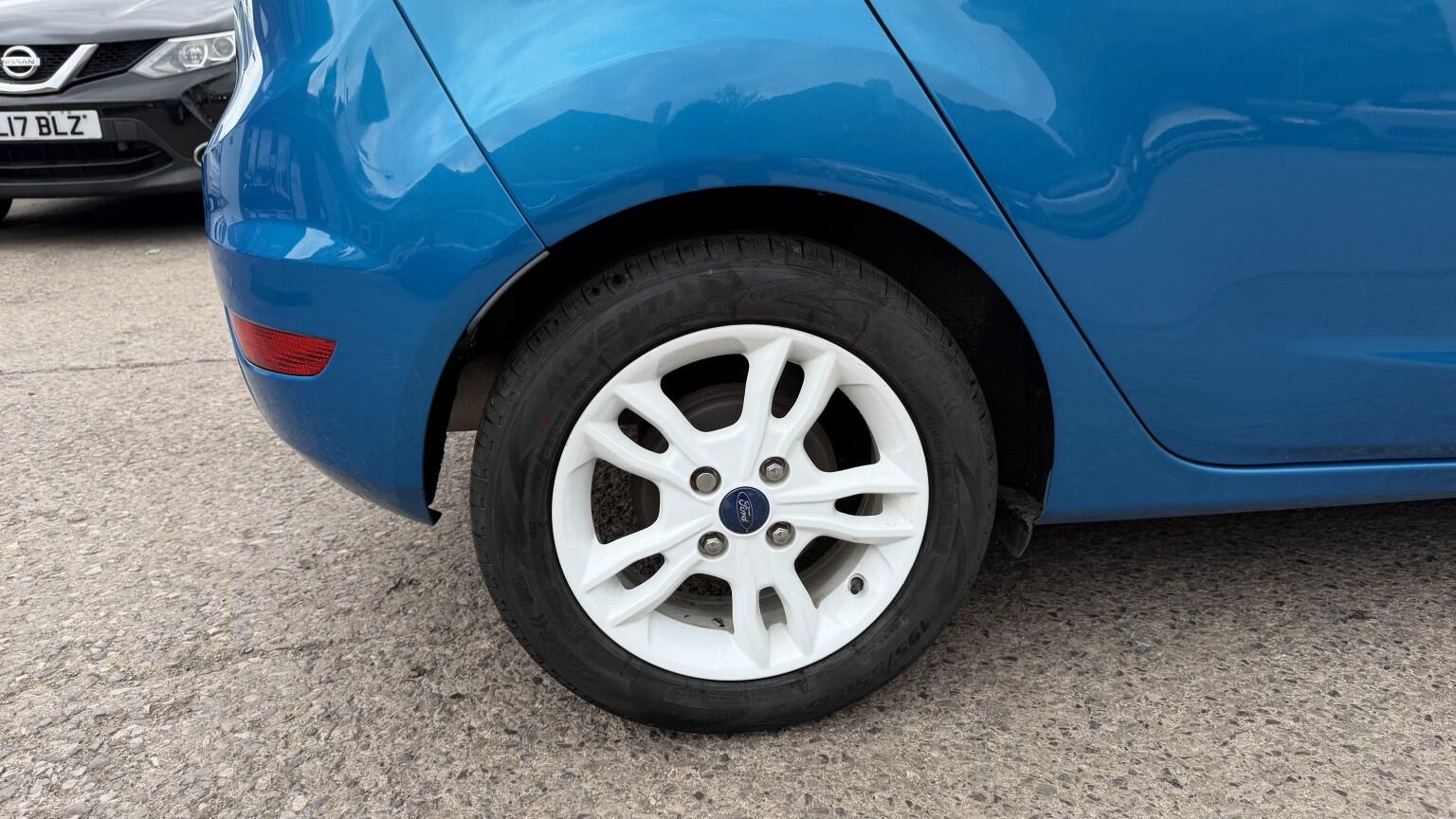Ford Fiesta view 53