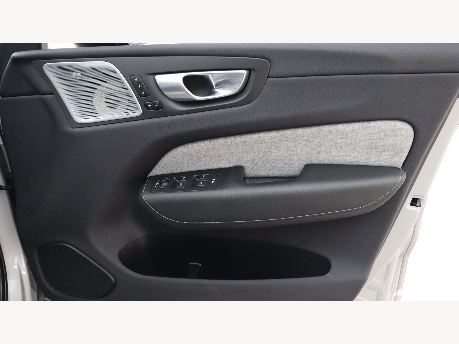 Volvo XC60 view 29