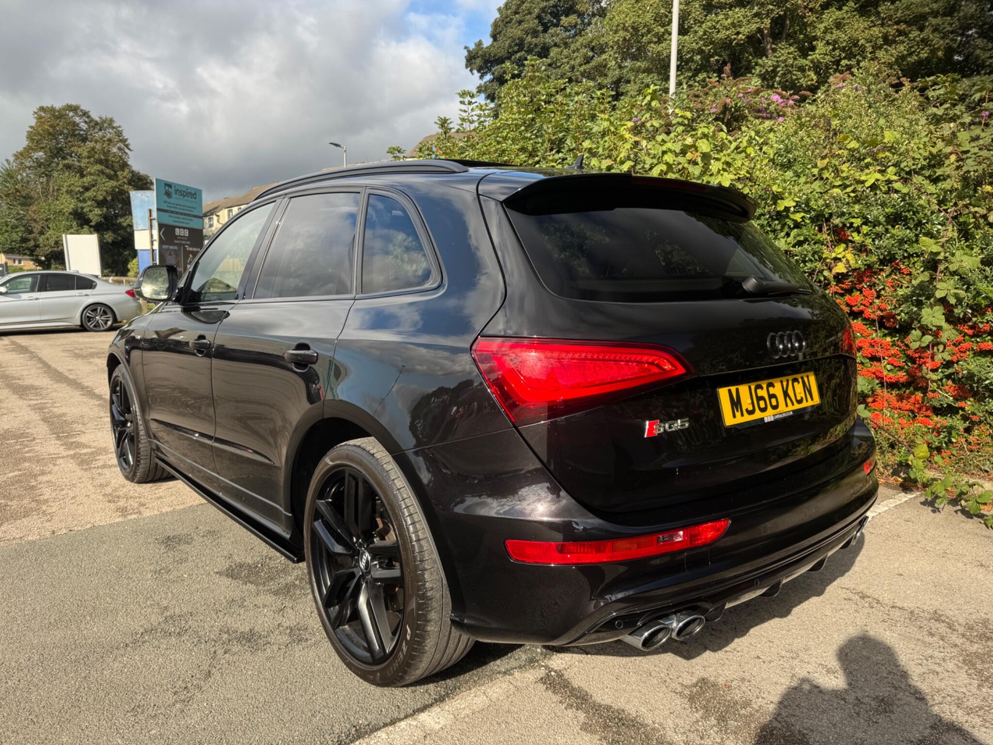 Audi SQ5 view 7