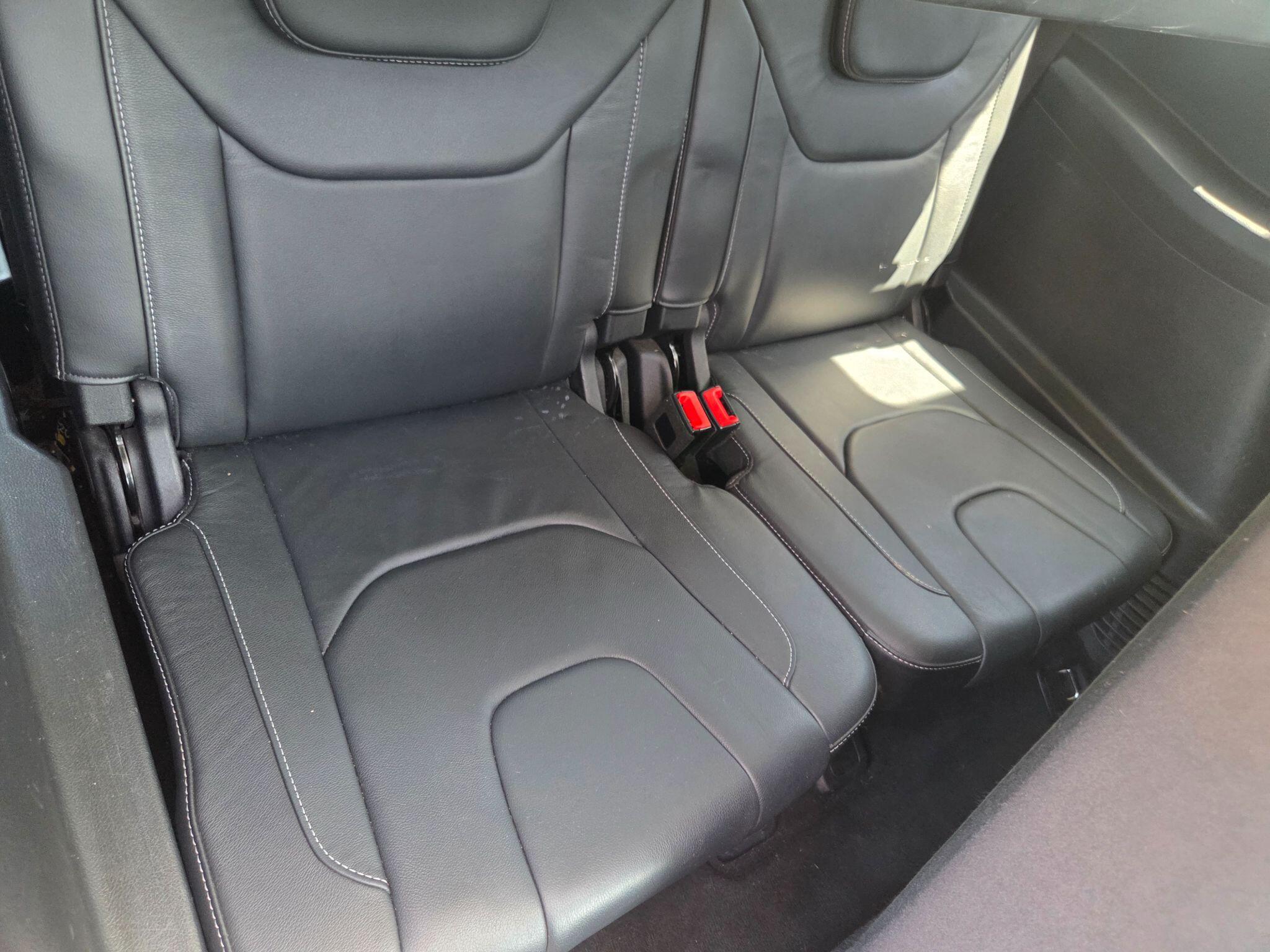 Ford S-Max view 14