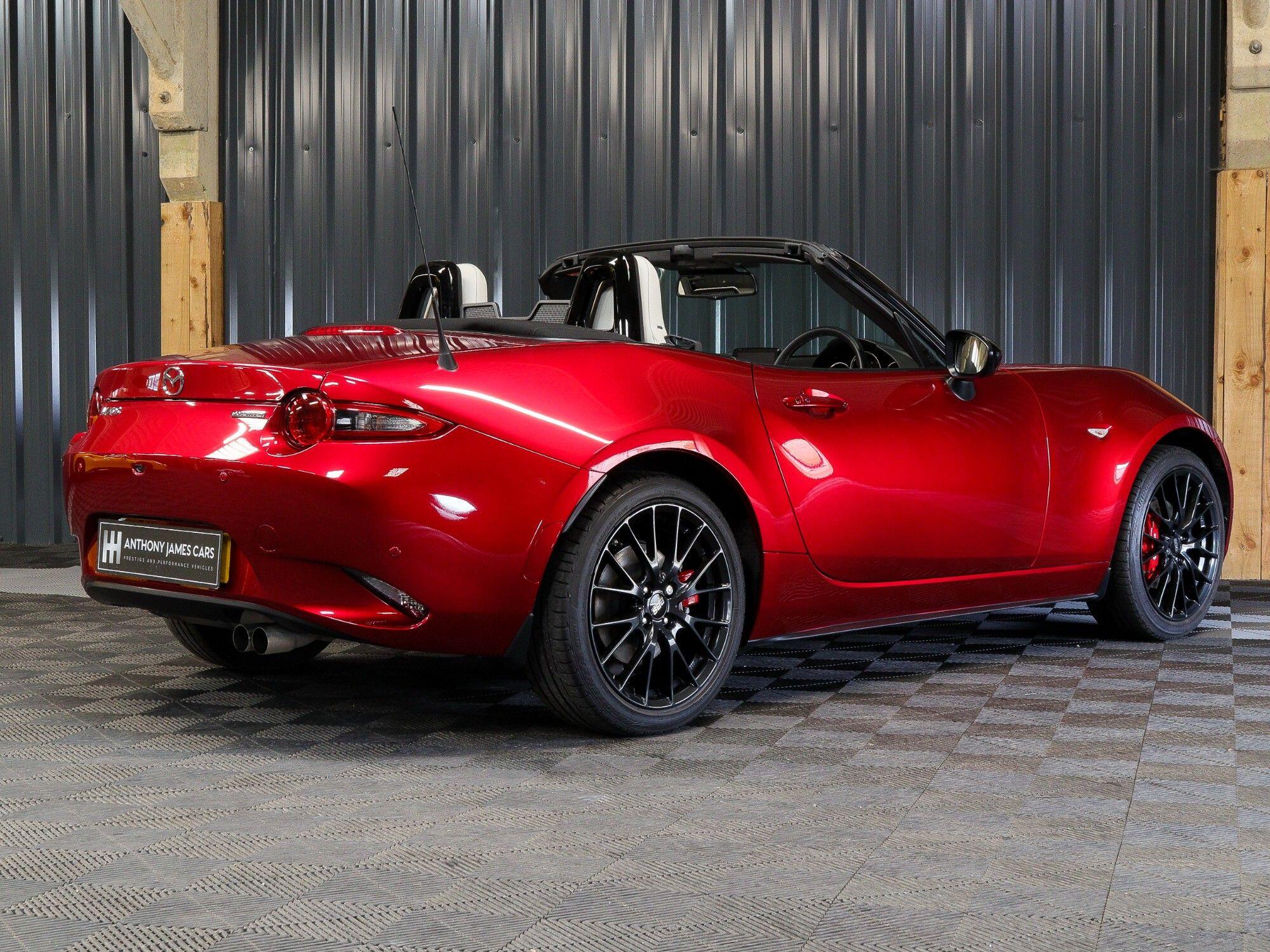 Mazda MX-5 view 3