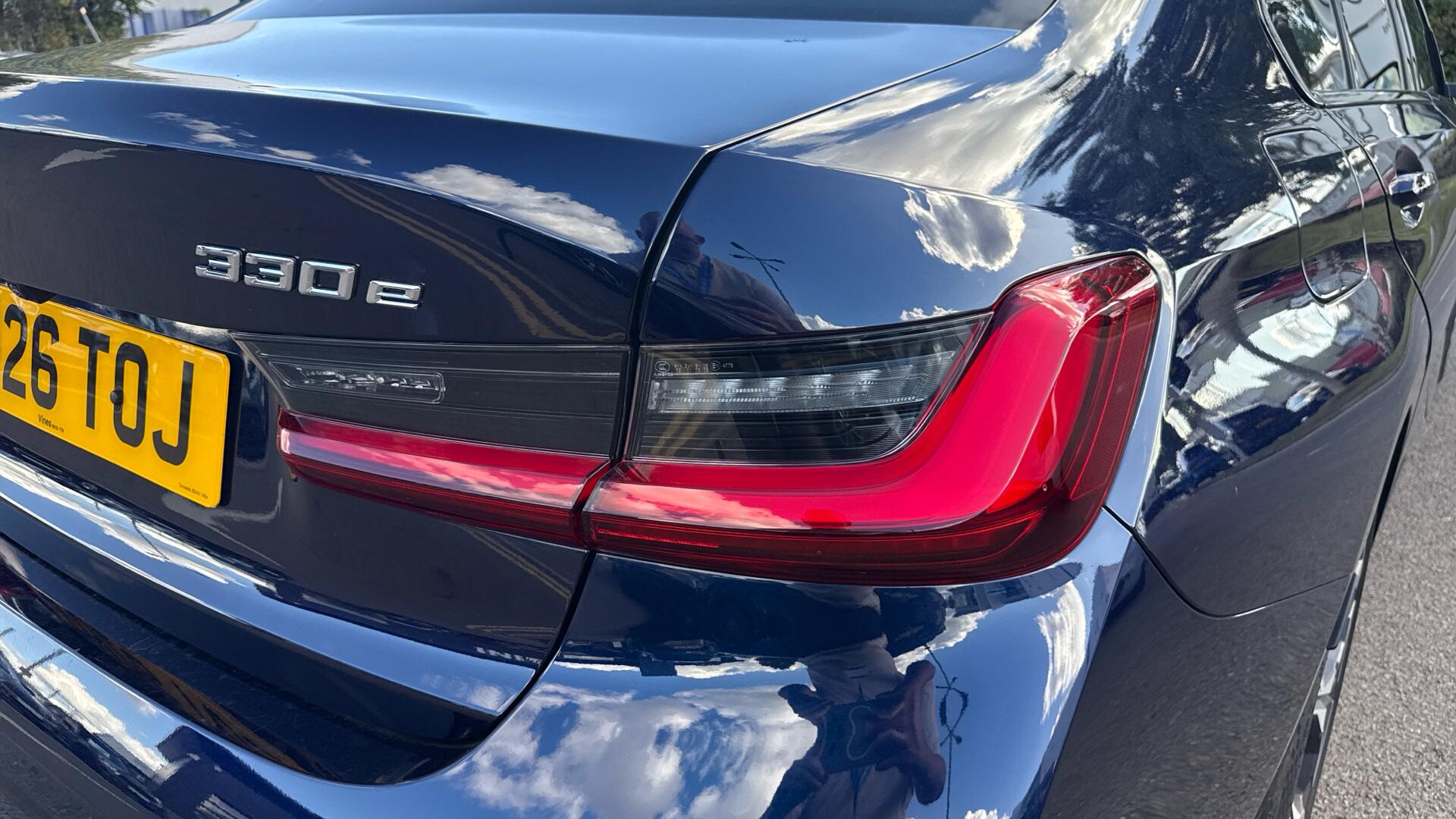 BMW 3 Series view 22