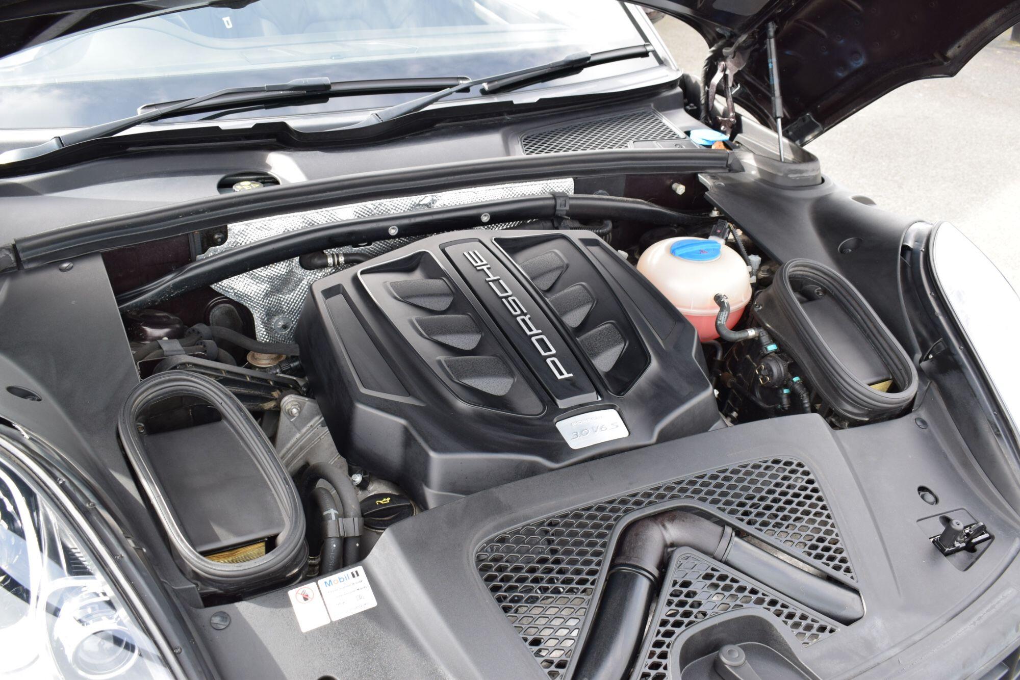 Porsche Macan view 33