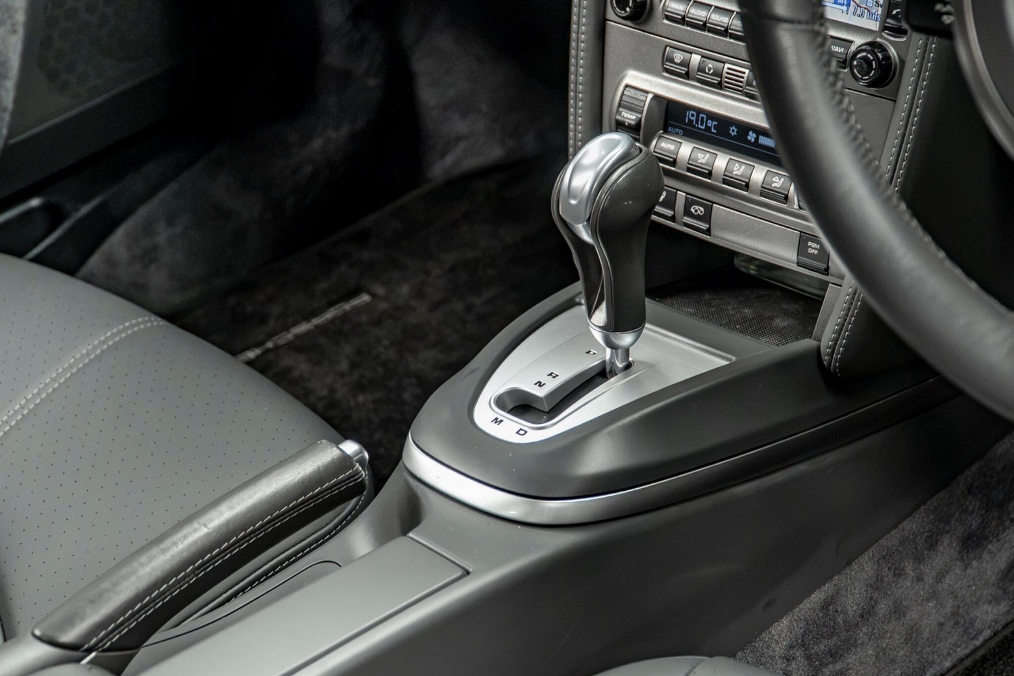 Porsche 911 view 34