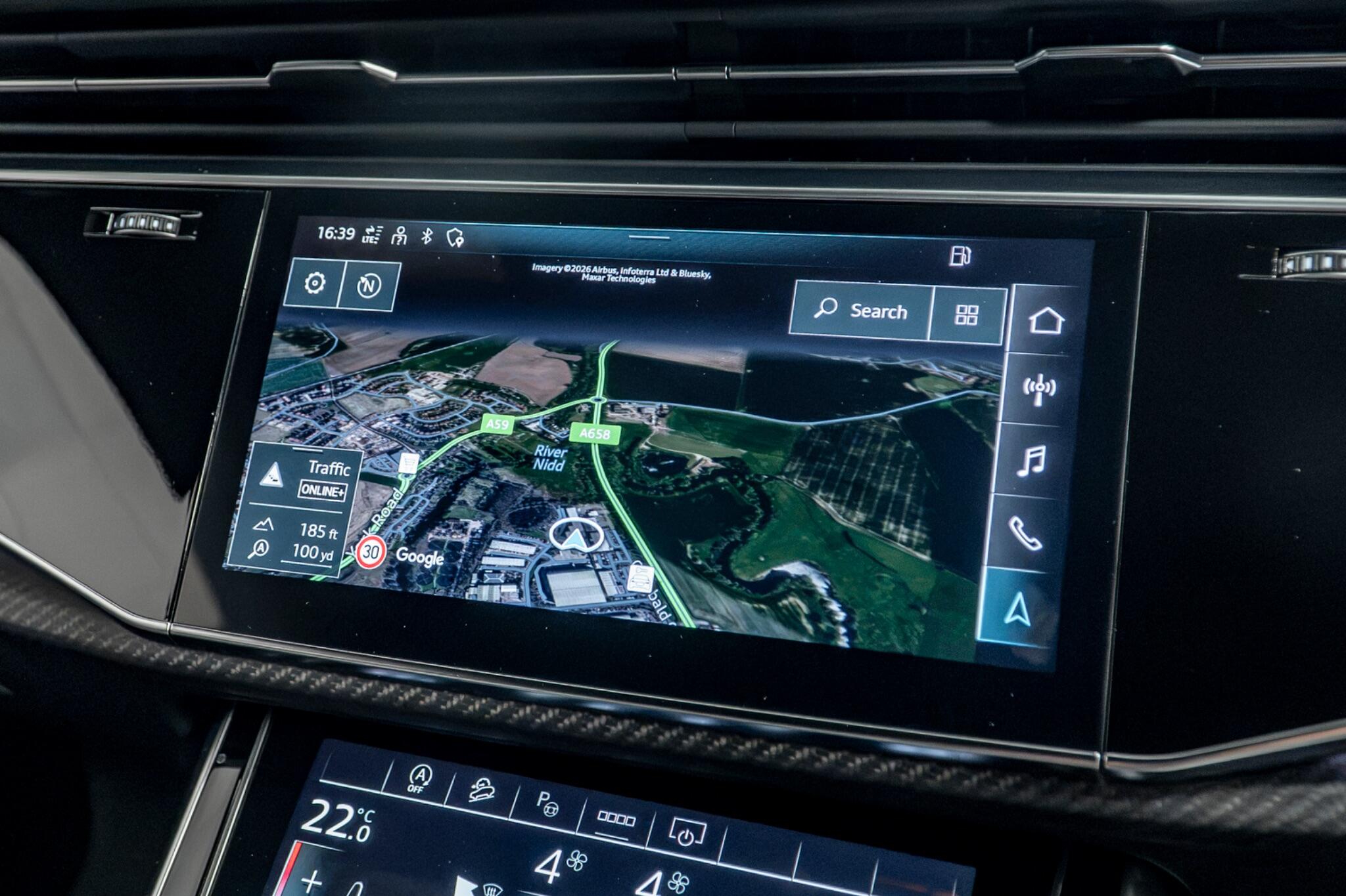 Audi RS Q8 view 23