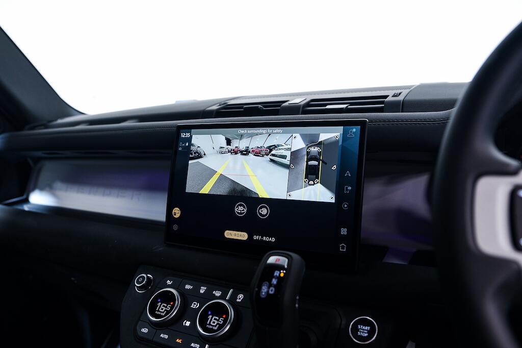 Land Rover Defender view 29