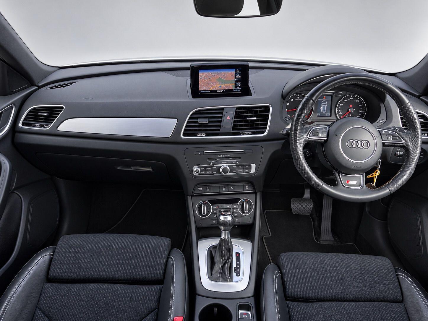 Audi Q3 view 31