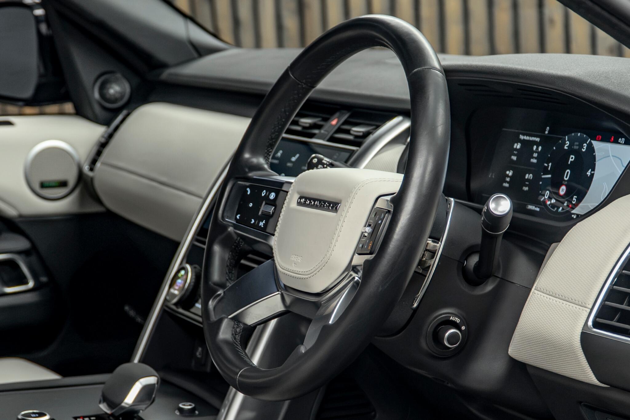 Land Rover Discovery view 36