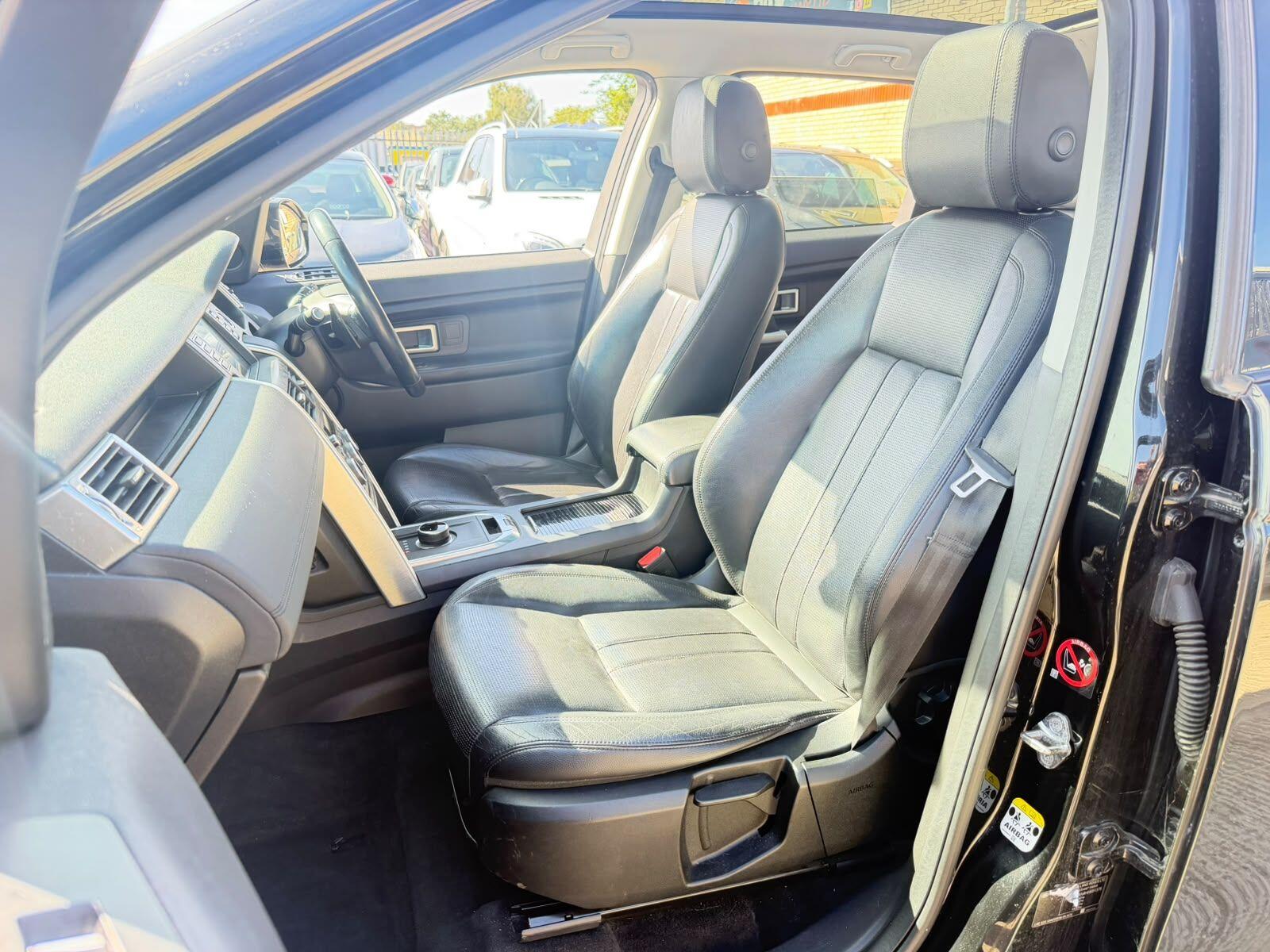 Land Rover Discovery Sport view 34