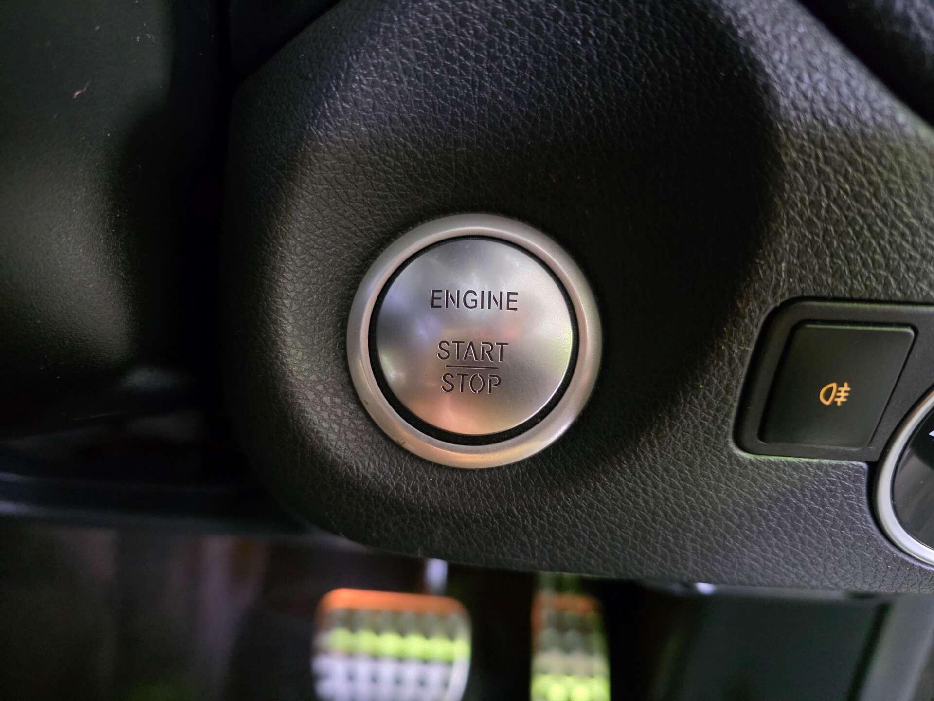 Mercedes-Benz GLA view 25