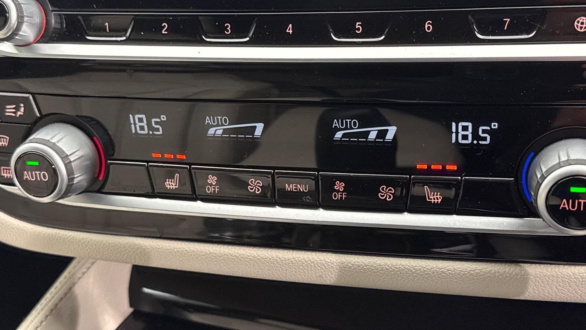 BMW 5 Series view 24