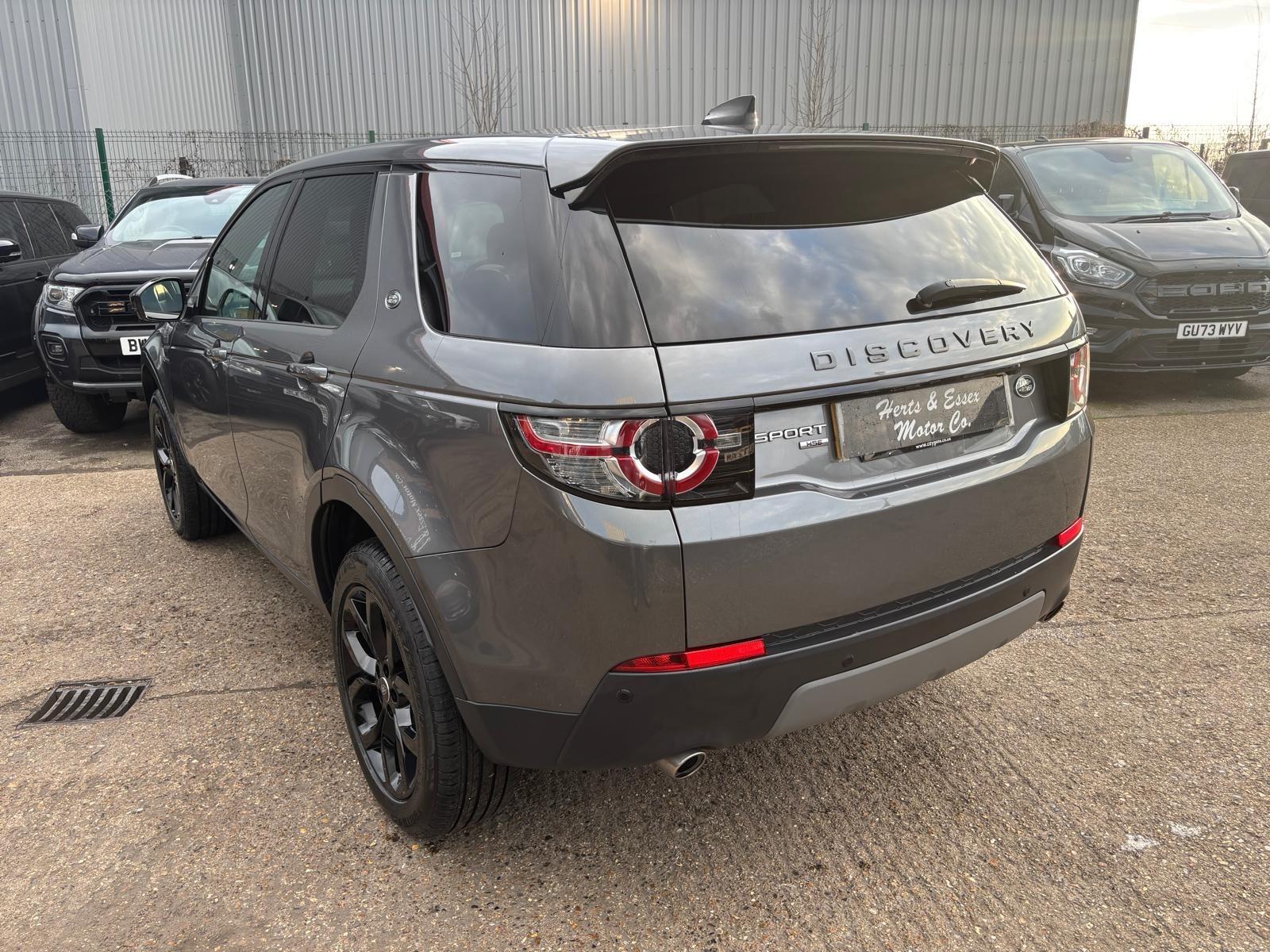 Land Rover Discovery Sport view 8