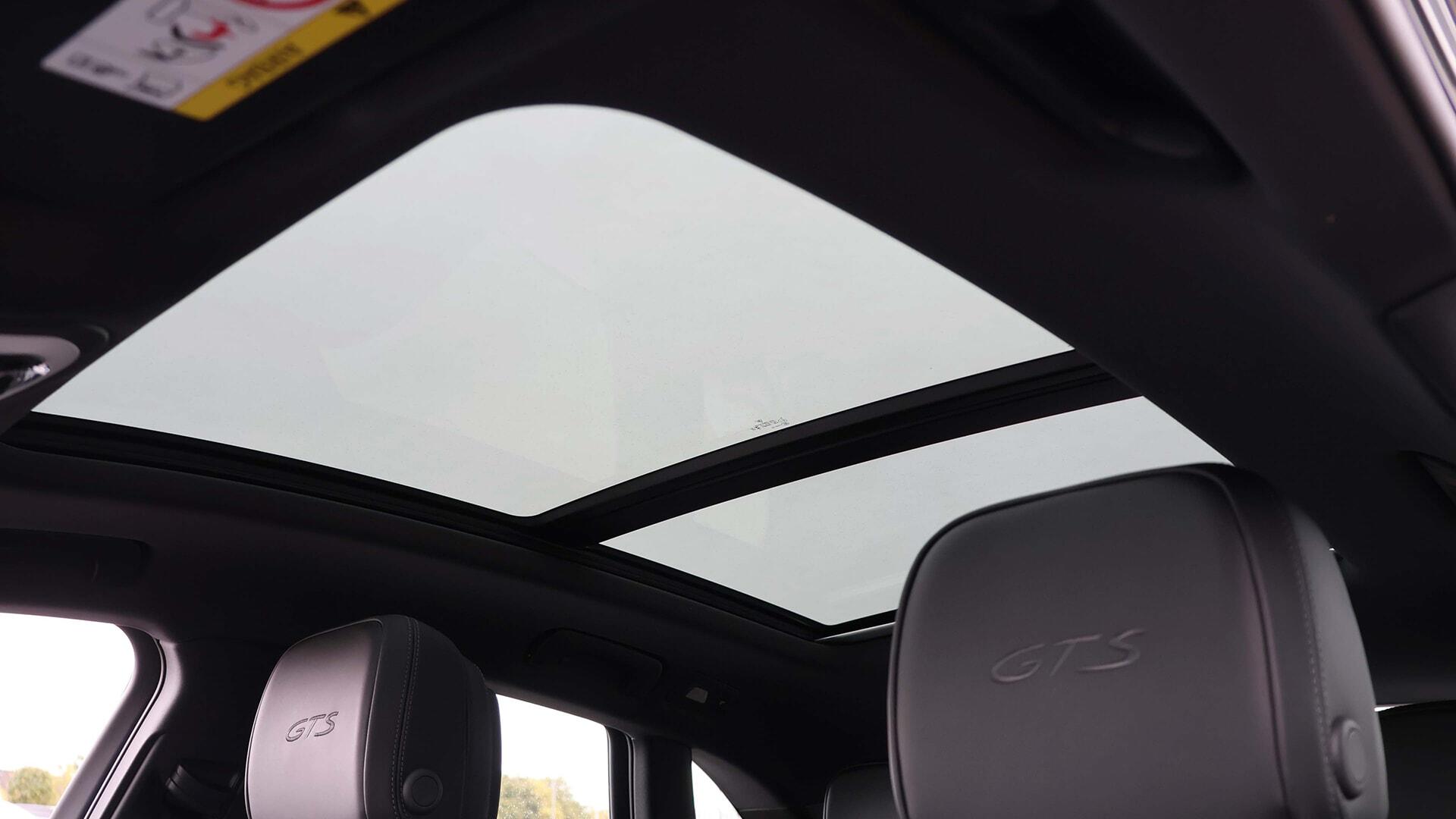 Porsche Macan view 28