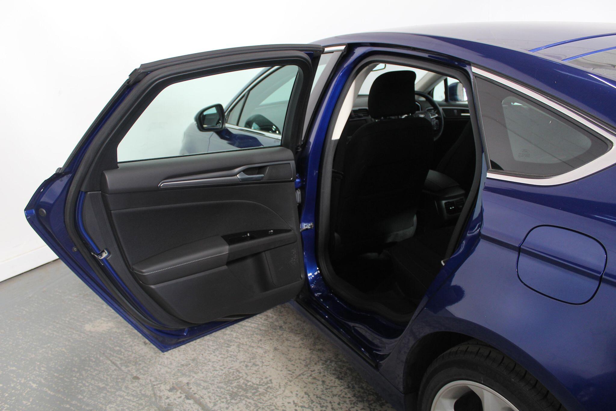 Ford Mondeo view 27