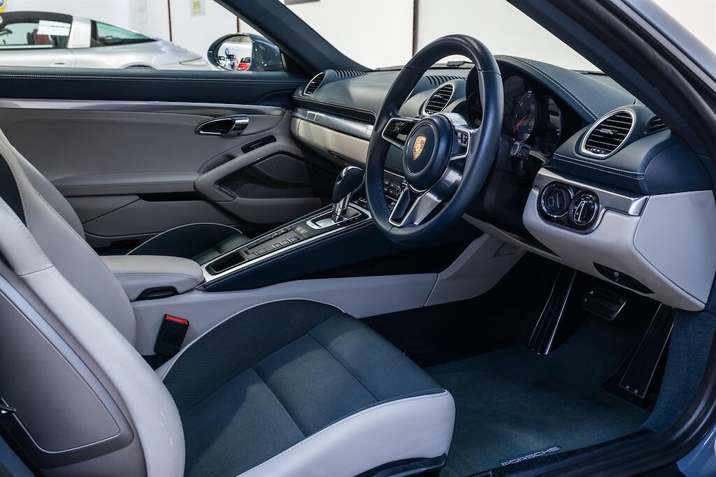 Porsche Cayman view 7