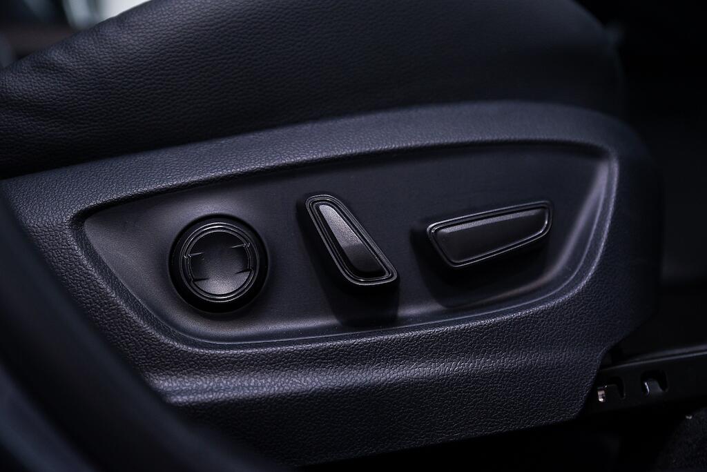 Toyota C-HR view 32