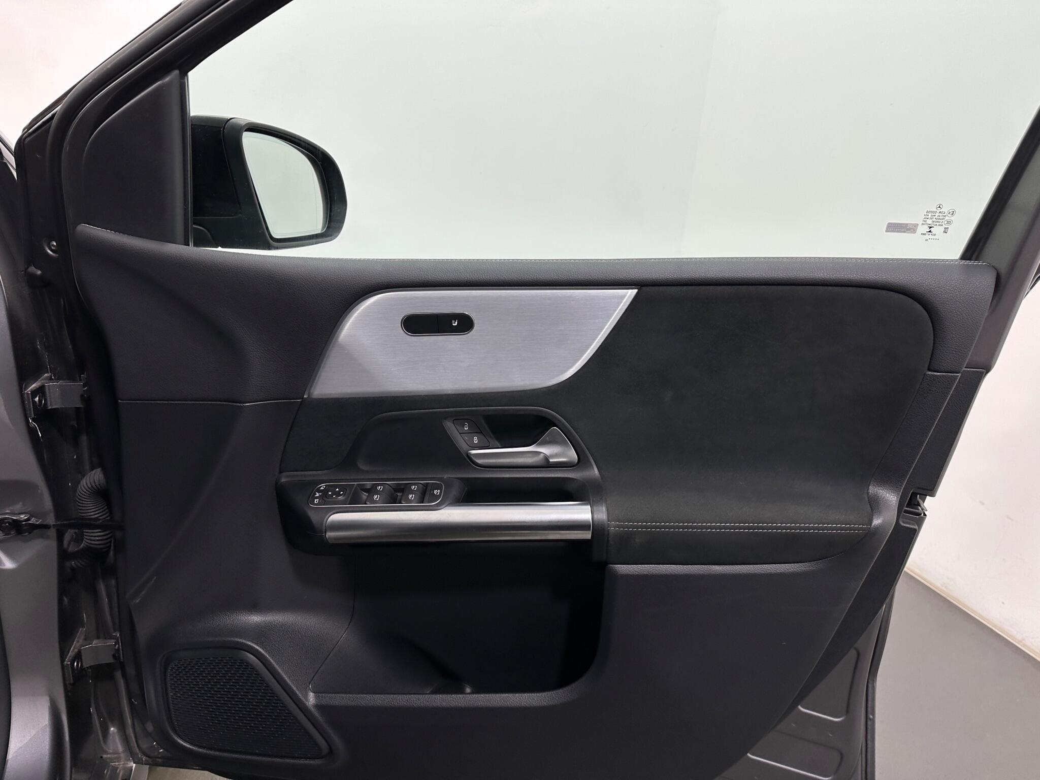 Mercedes-Benz B-Class view 36