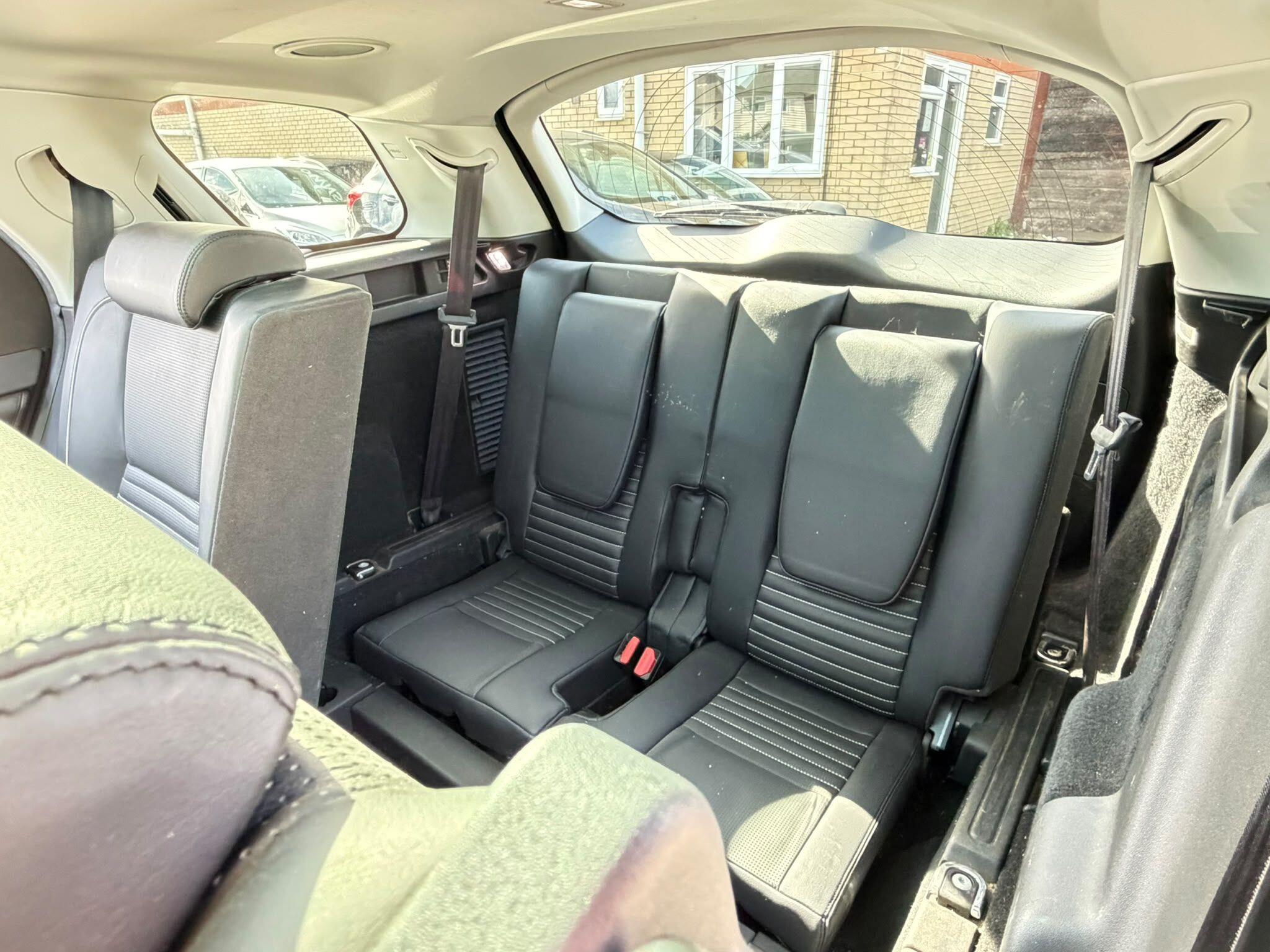 Land Rover Discovery Sport view 21