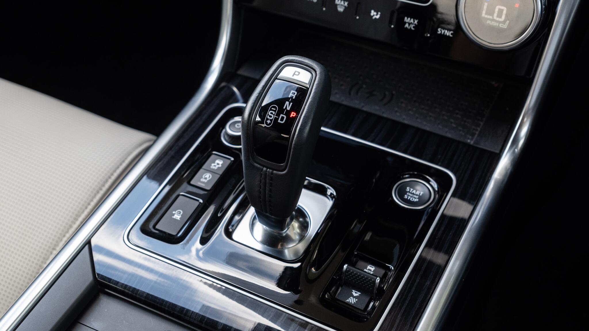 Jaguar Xe view 45