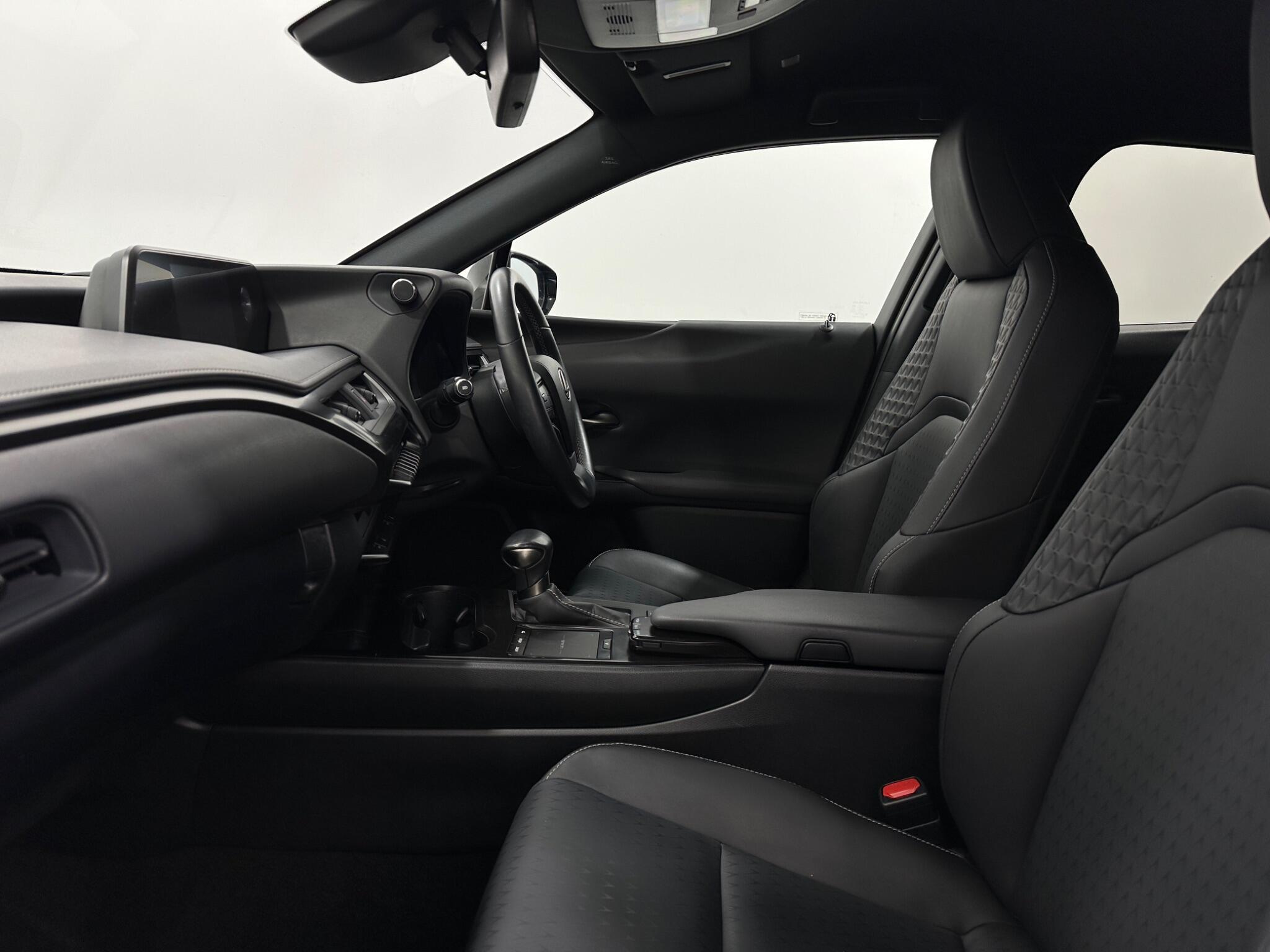 Lexus UX view 35