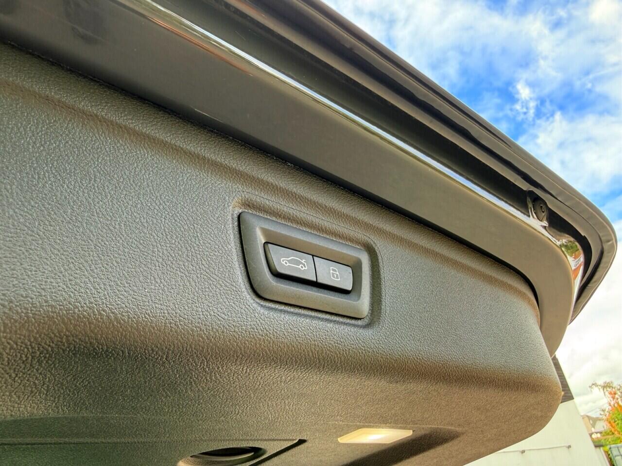 BMW 3 Series view 14