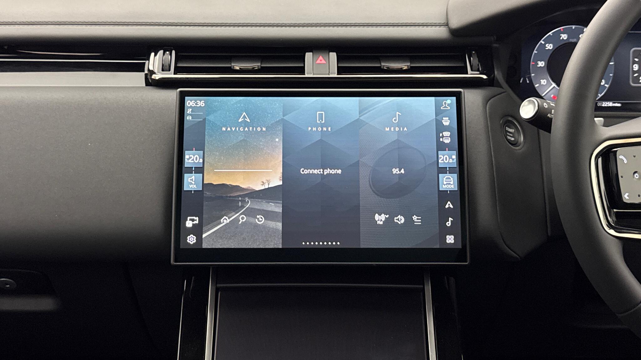 Land Rover Range Rover Velar view 14