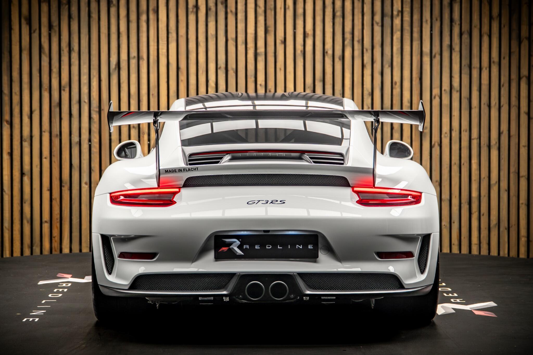 Porsche 911 view 6