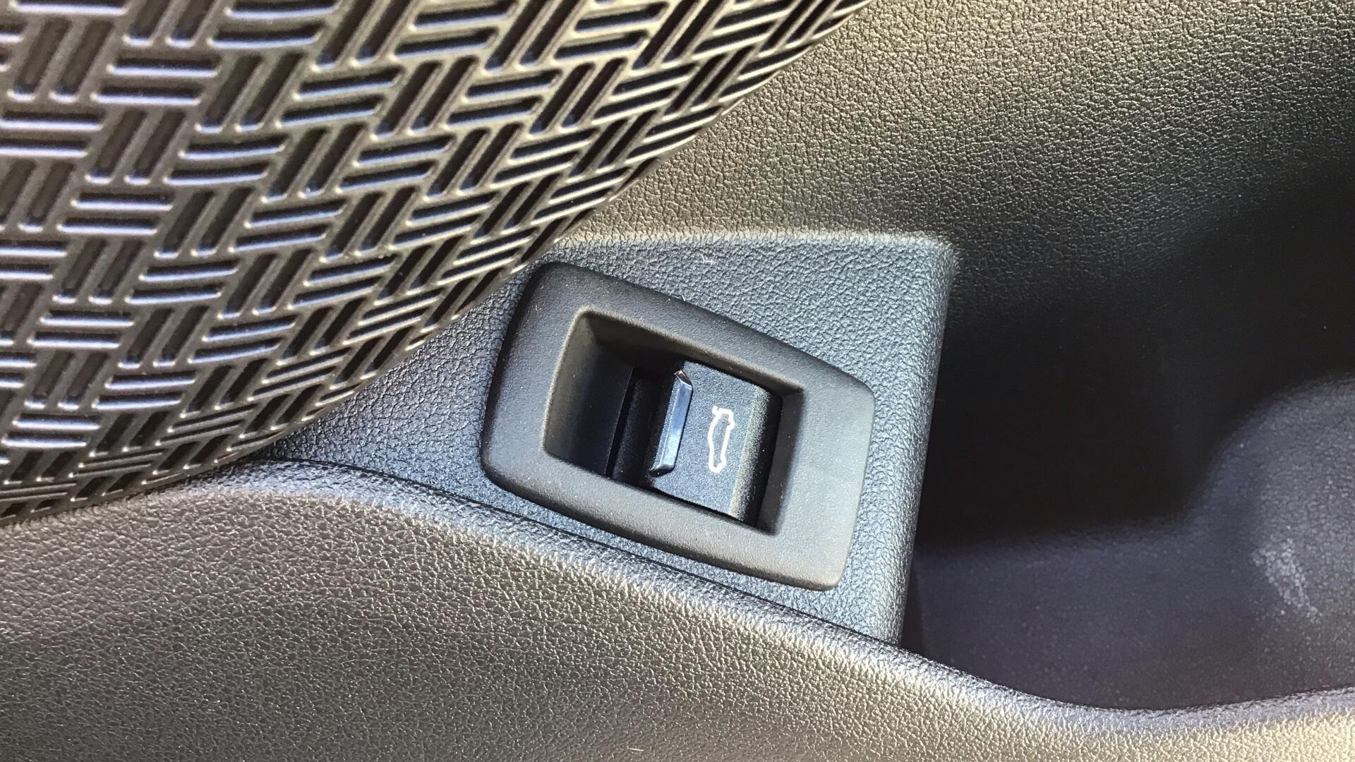 BMW iX1 view 28