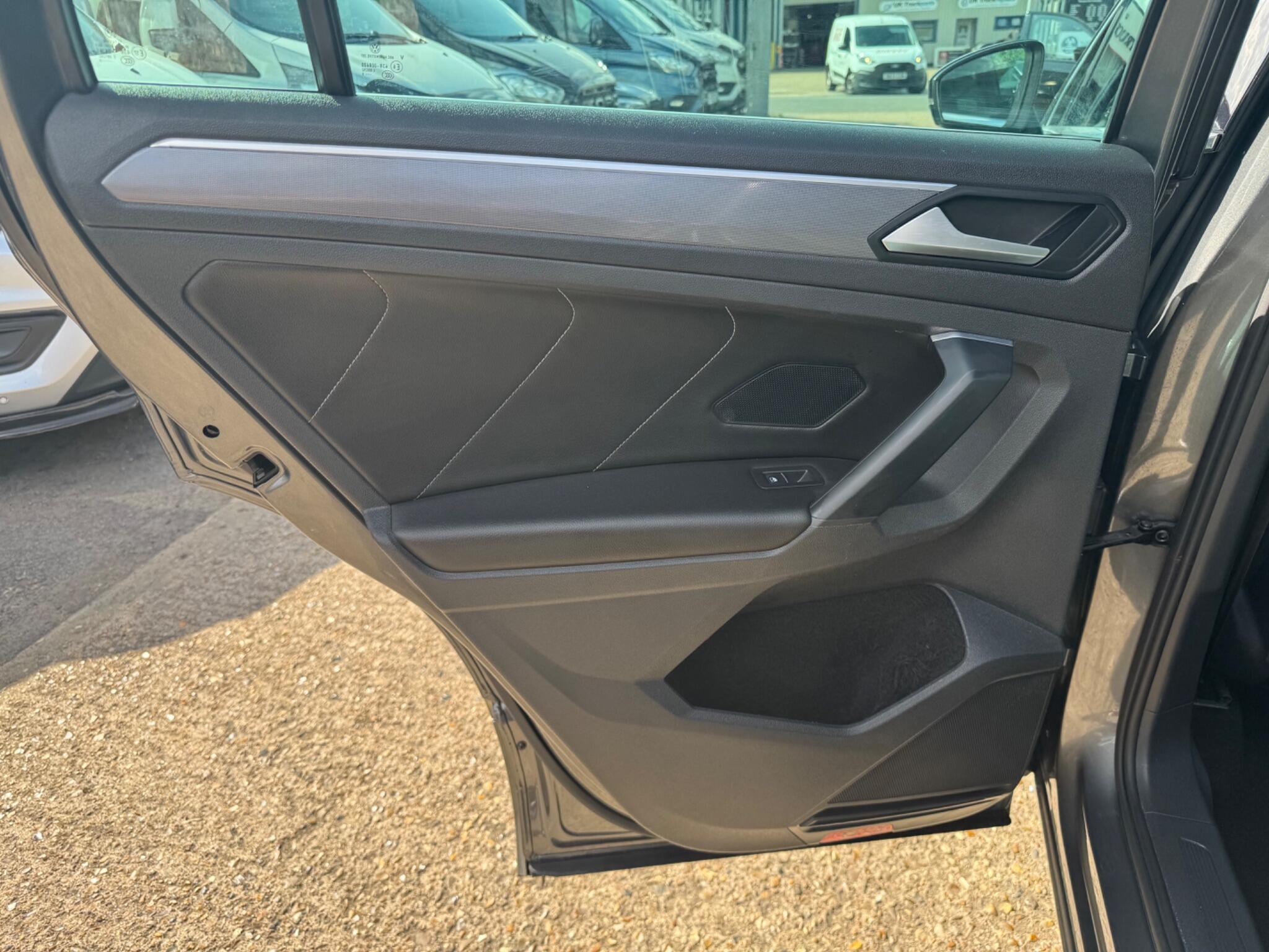 Volkswagen Tiguan view 35