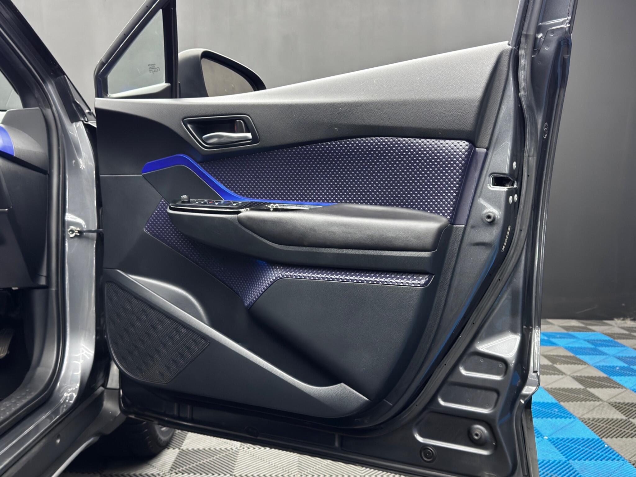 Toyota C-HR view 38