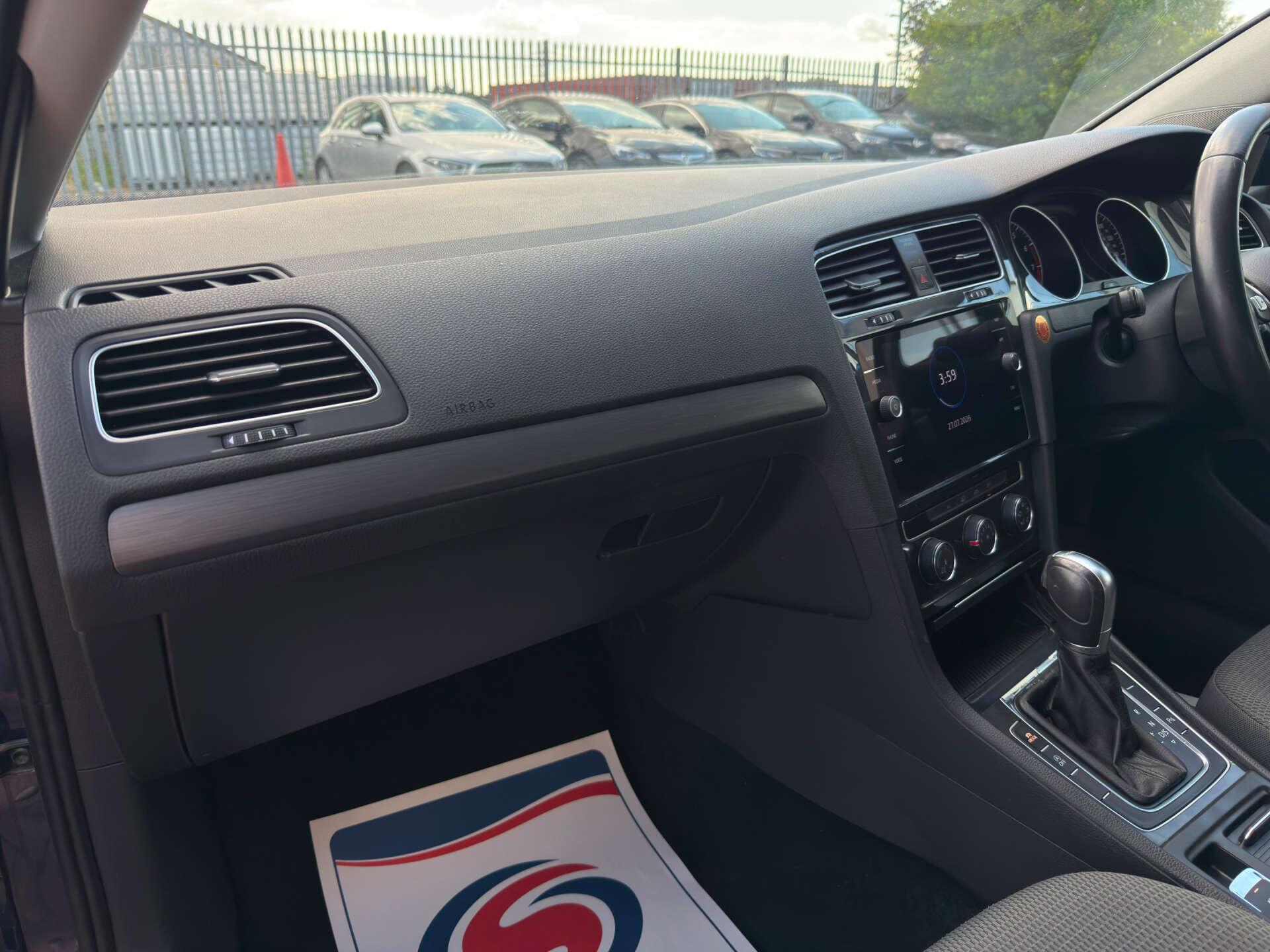 Volkswagen Golf view 45