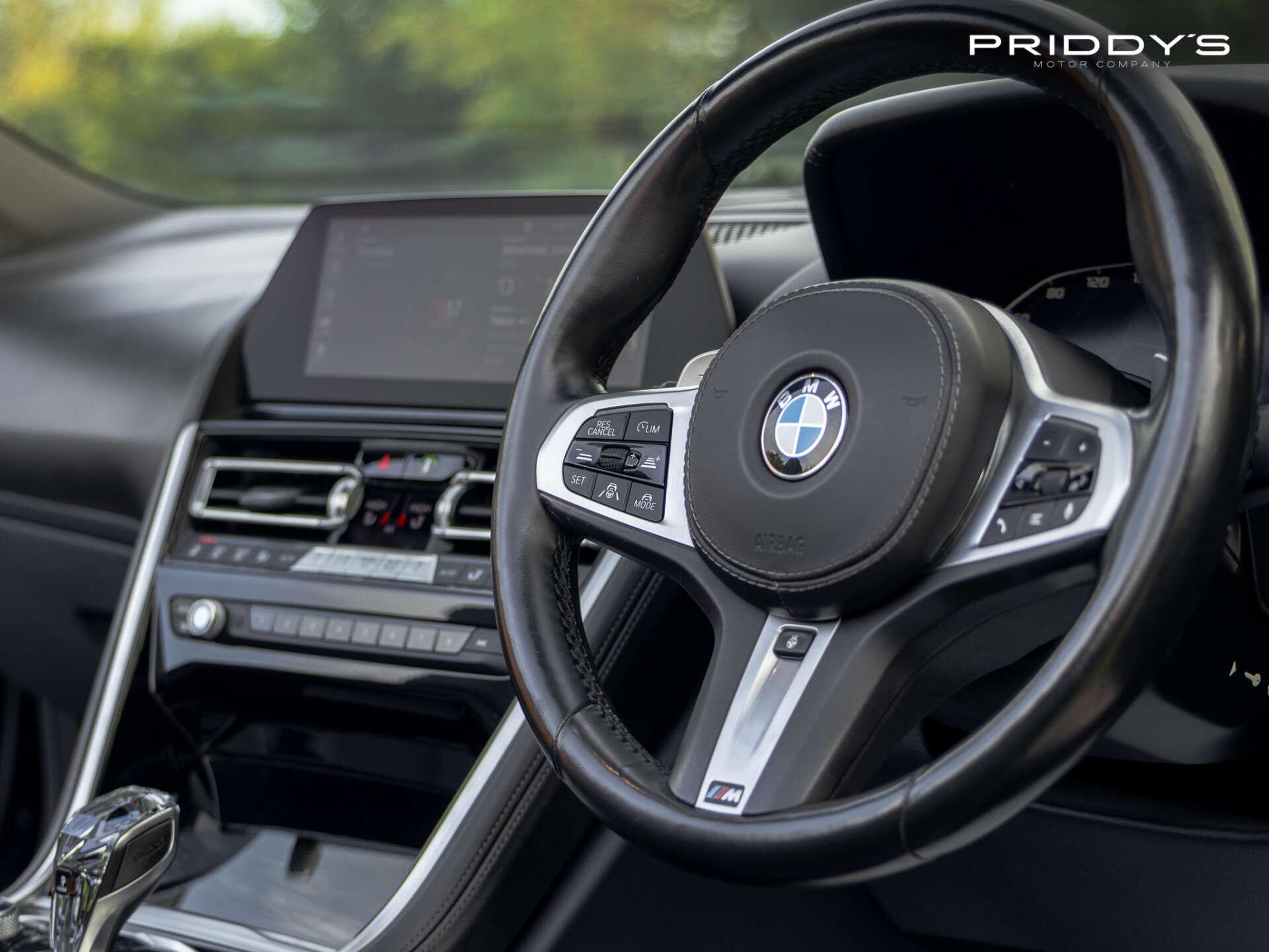 BMW 8 Series view 20