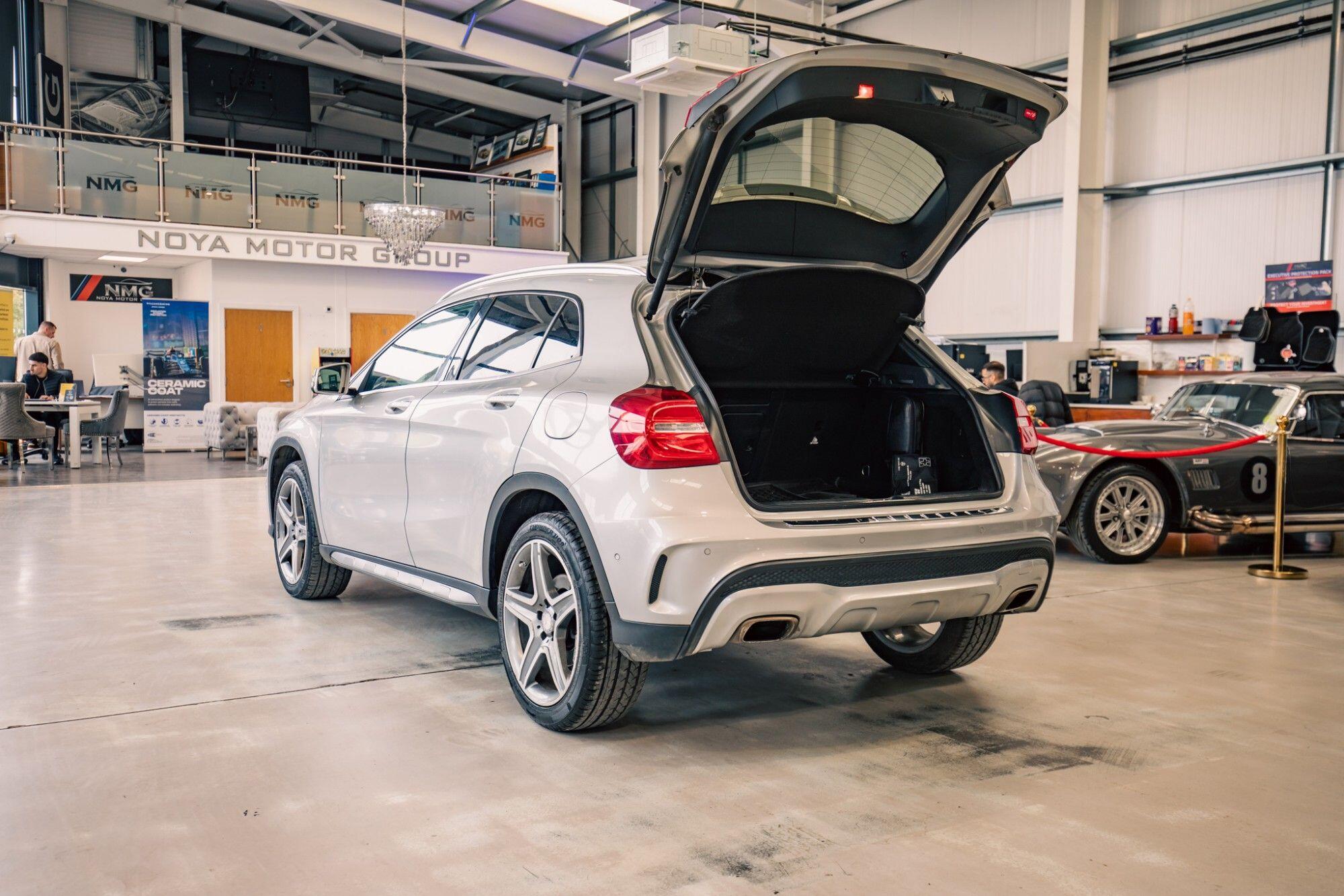 Mercedes-Benz Gla view 30