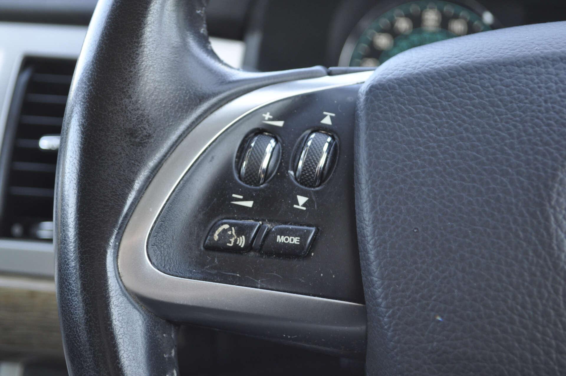 Jaguar XF view 22