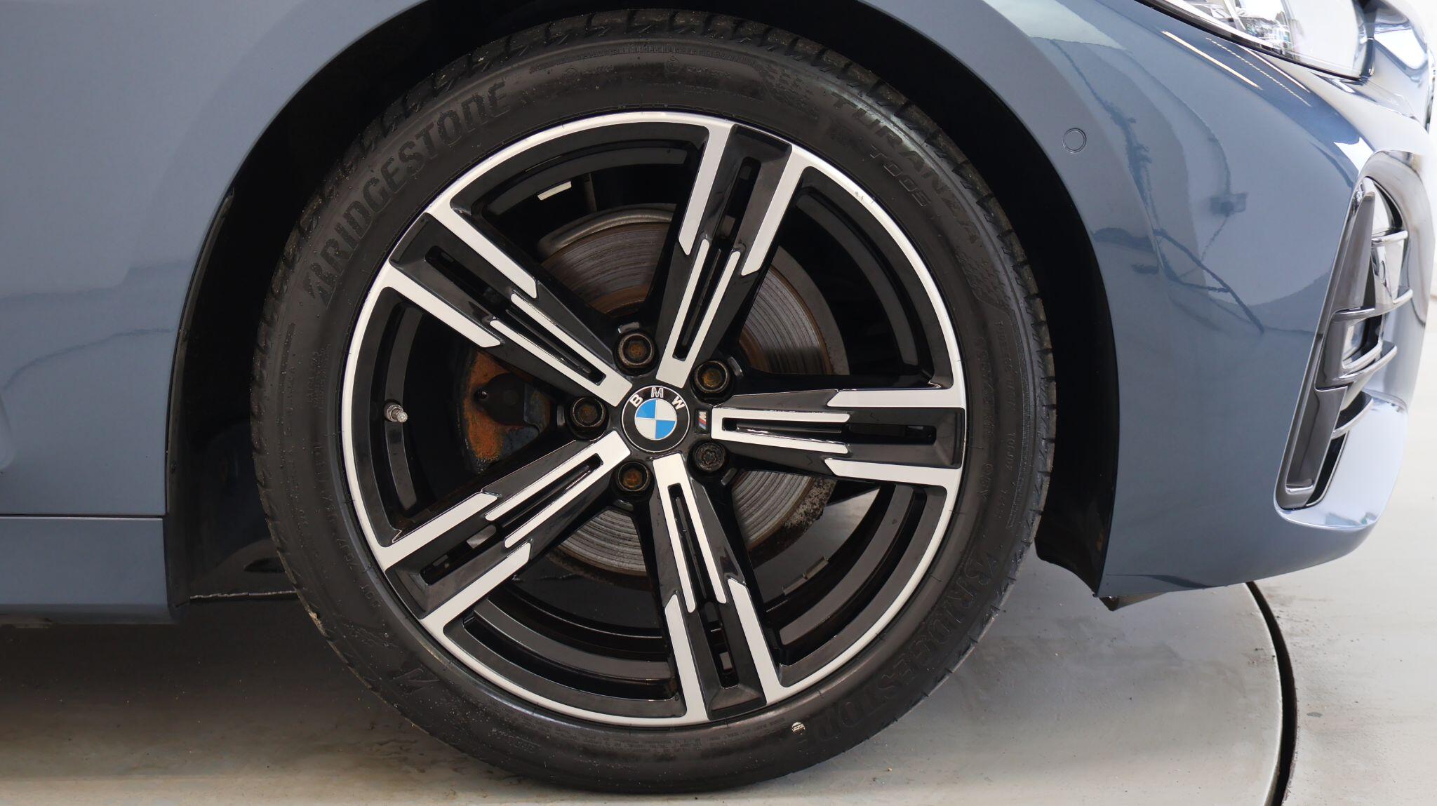 BMW 4 Series view 14