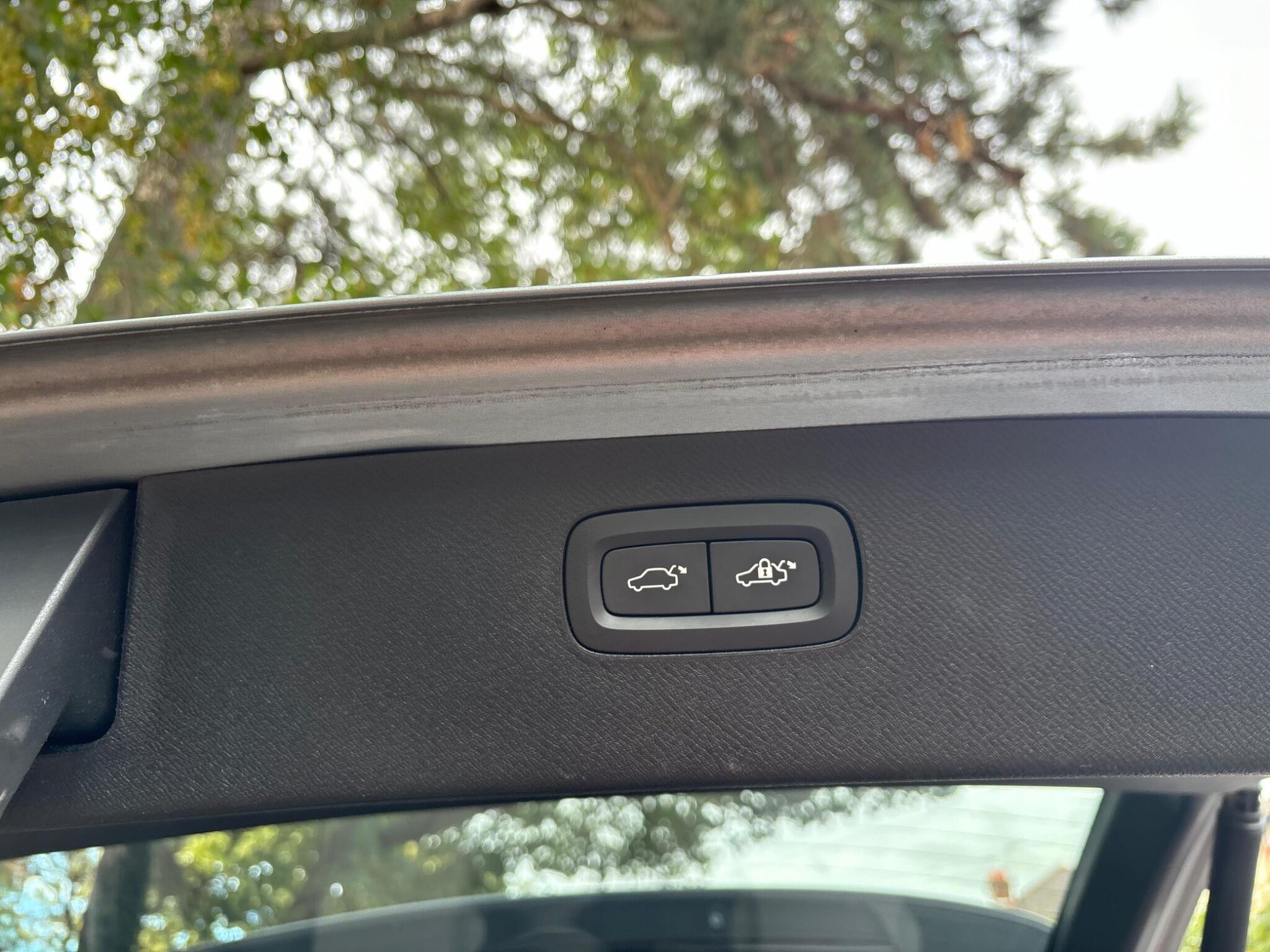Volvo XC90 view 17