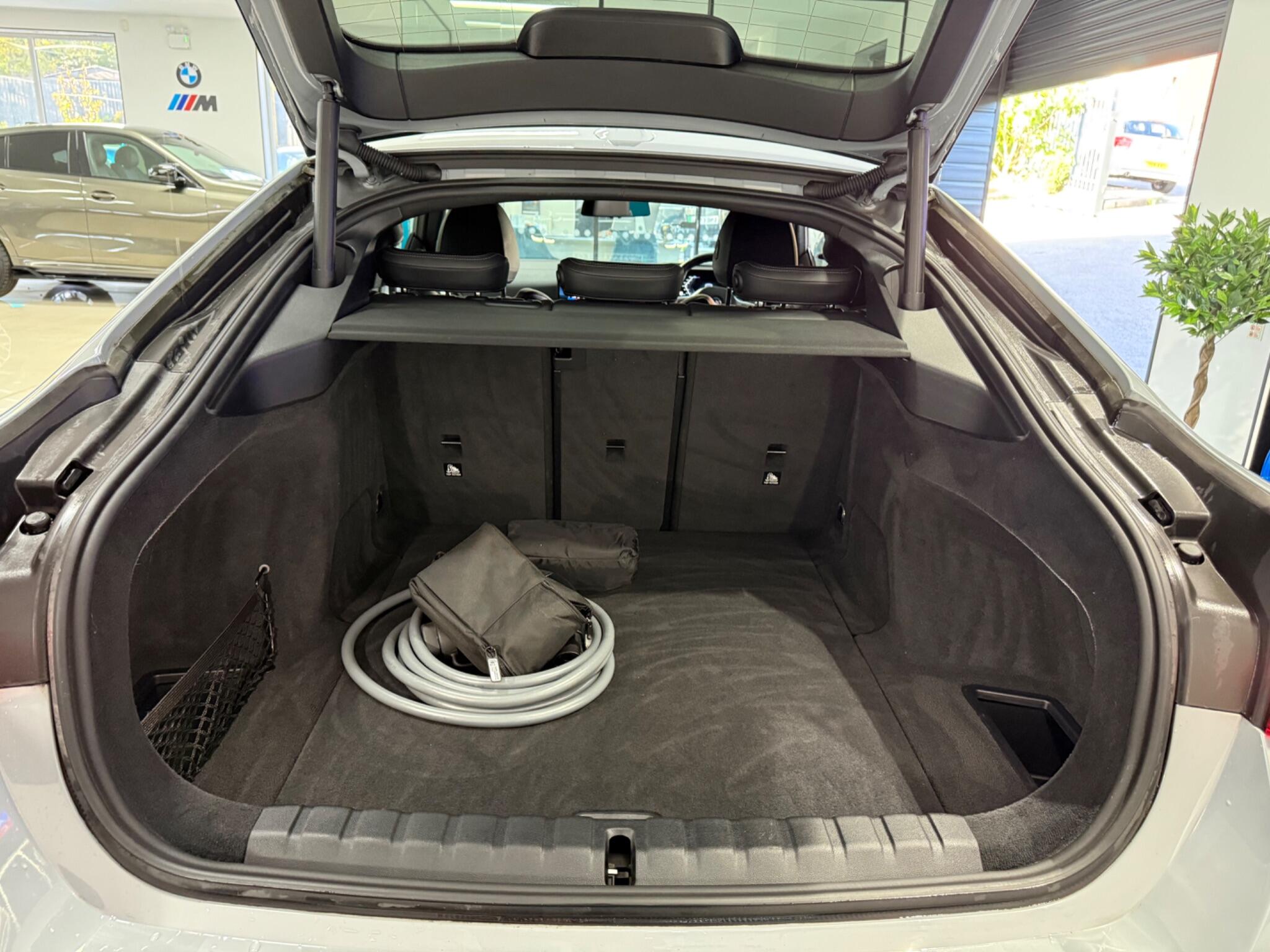 BMW i4 view 38