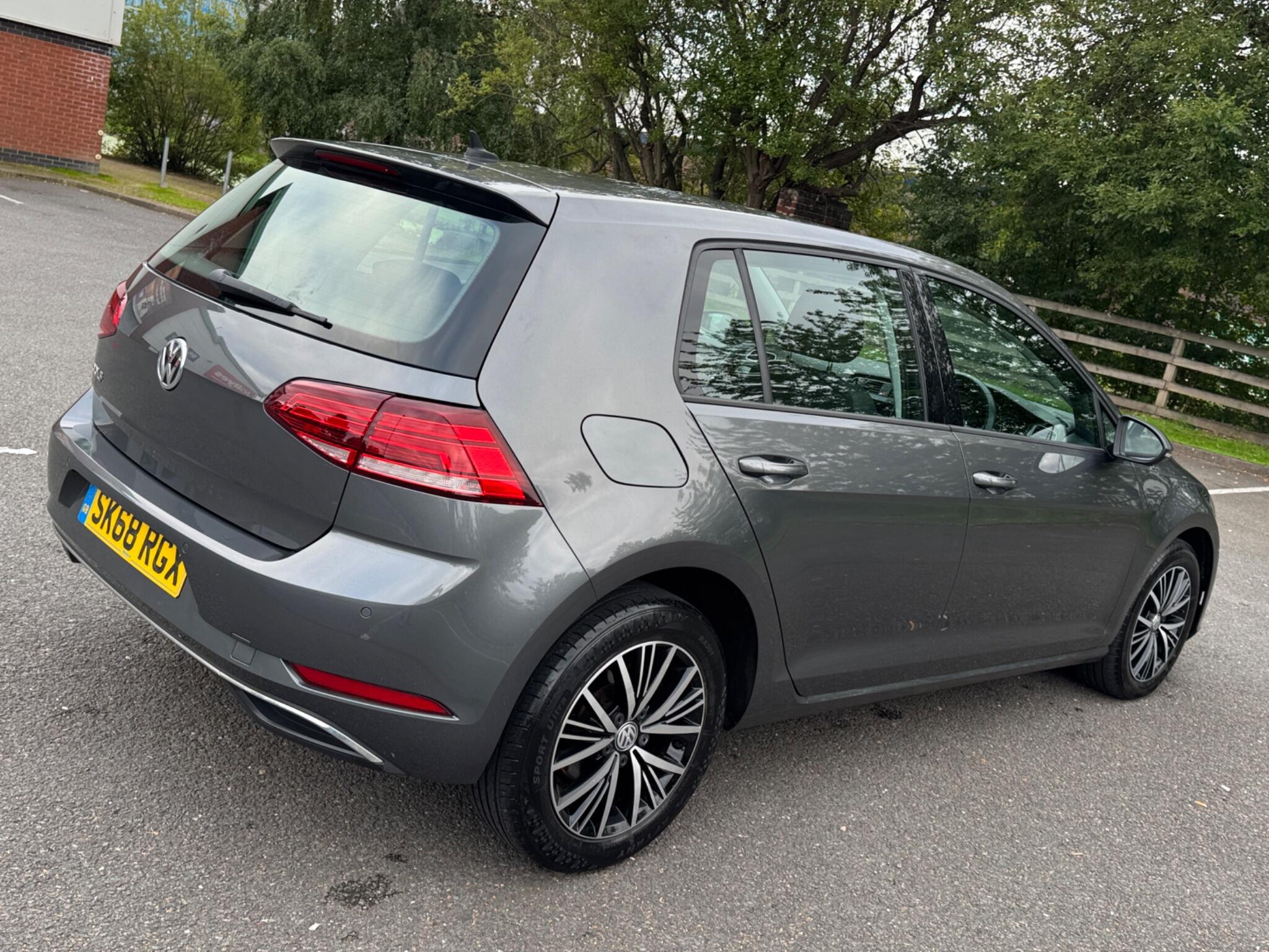 Volkswagen Golf view 5