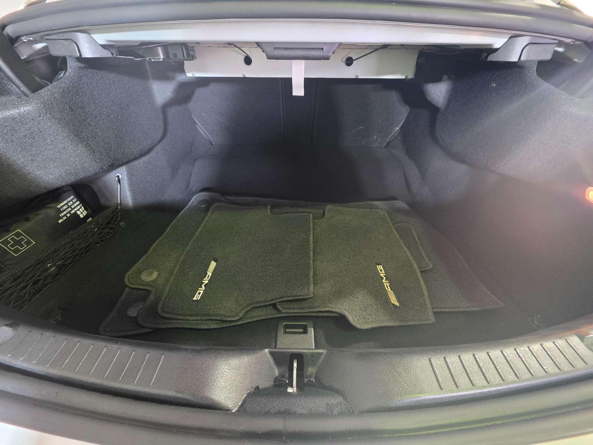Mercedes-Benz C-Class view 38