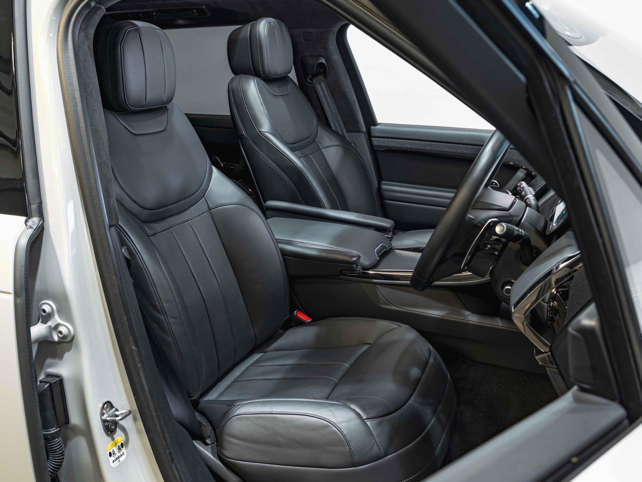 Land Rover Range Rover Sport view 2