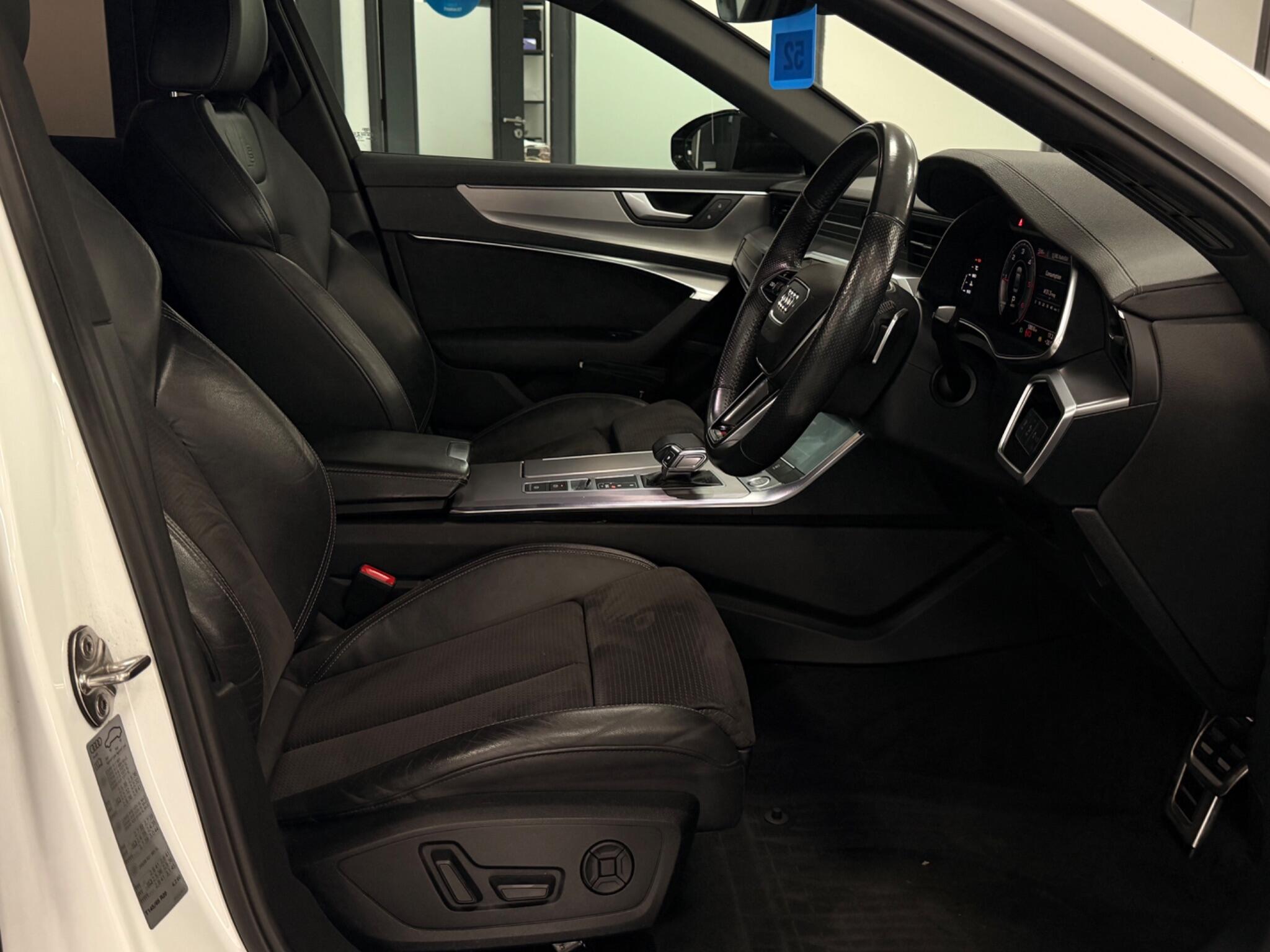 Audi A6 view 16
