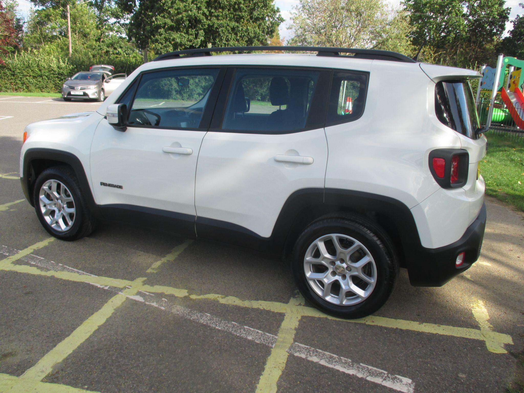 Jeep Renegade view 19